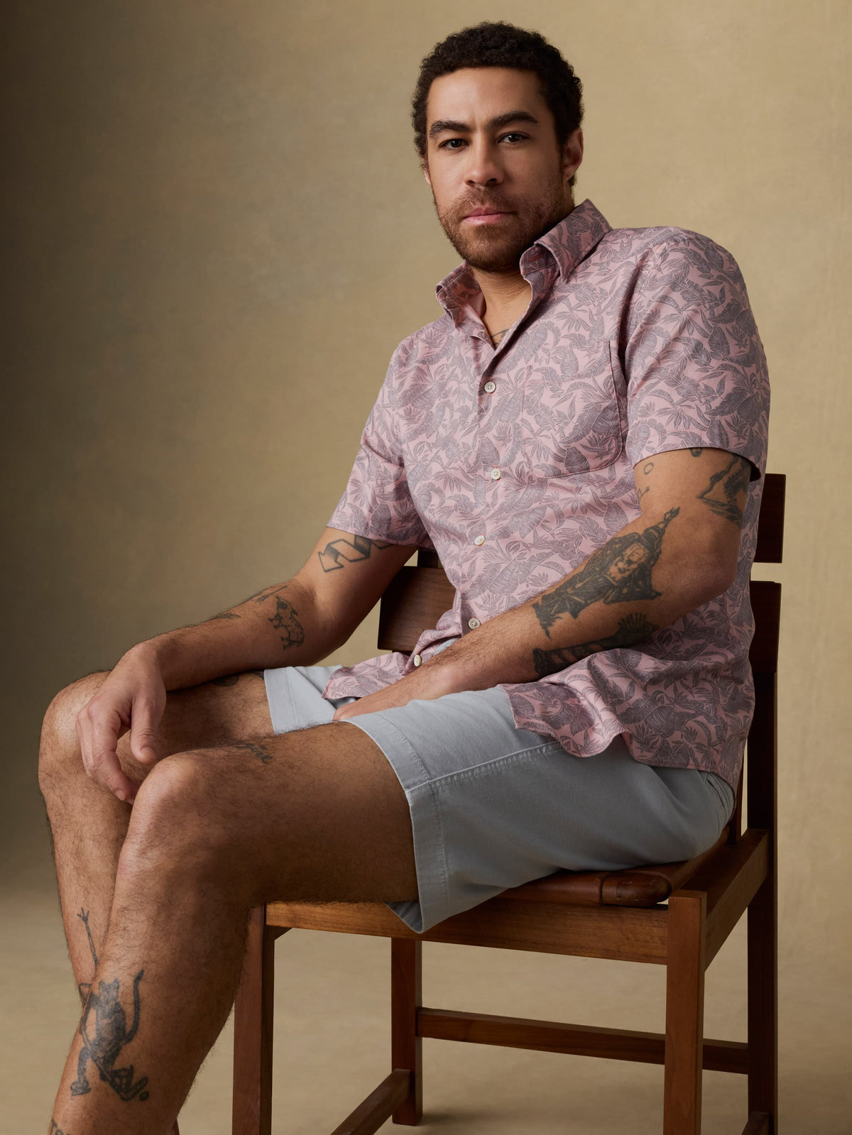 SP26-Faherty-Mens-MWS2507-MAC-SsMovementMontereyShirt-MauveTropicFoliage_OM_EDITORIAL_1_Web.jpg