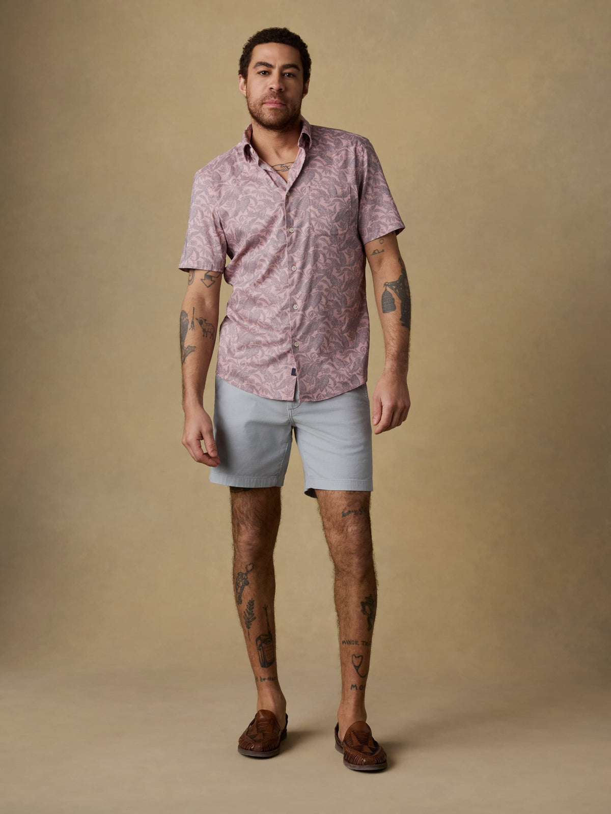 SP26-Faherty-Mens-MWS2507-MAC-SsMovementMontereyShirt-MauveTropicFoliage_OM_FULL_BODY_1_Web.jpg
