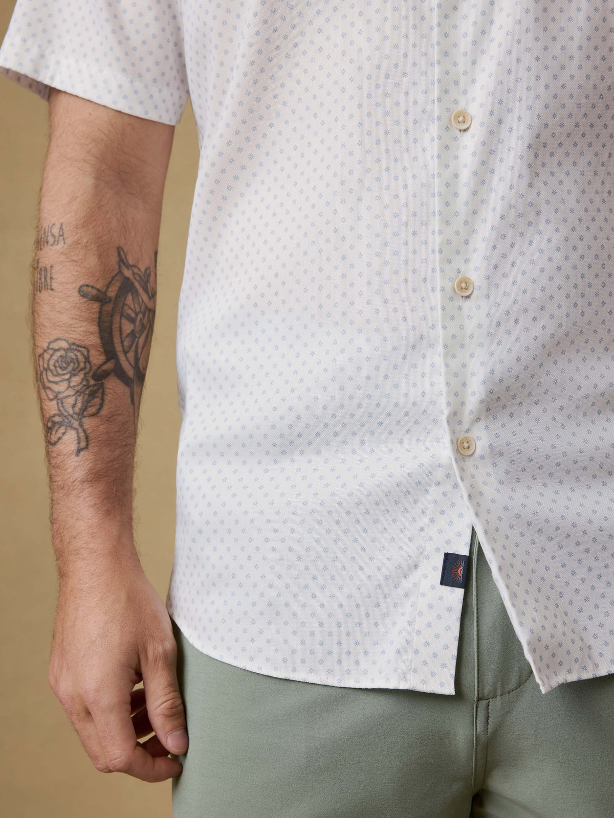 SP26-Faherty-Mens-MWS2507-MSU-Ss_Movement_Monterey_Shirt-Mist_Sunburst_OM_DETAIL1_1_Web.jpg