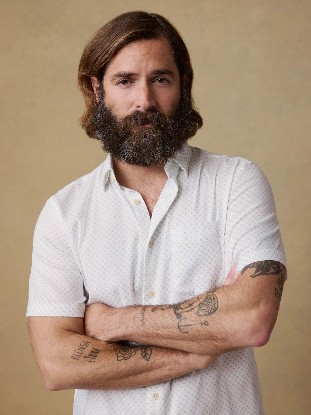 SP26-Faherty-Mens-MWS2507-MSU-Ss_Movement_Monterey_Shirt-Mist_Sunburst_OM_FULL_BODY_1_Web.jpg
