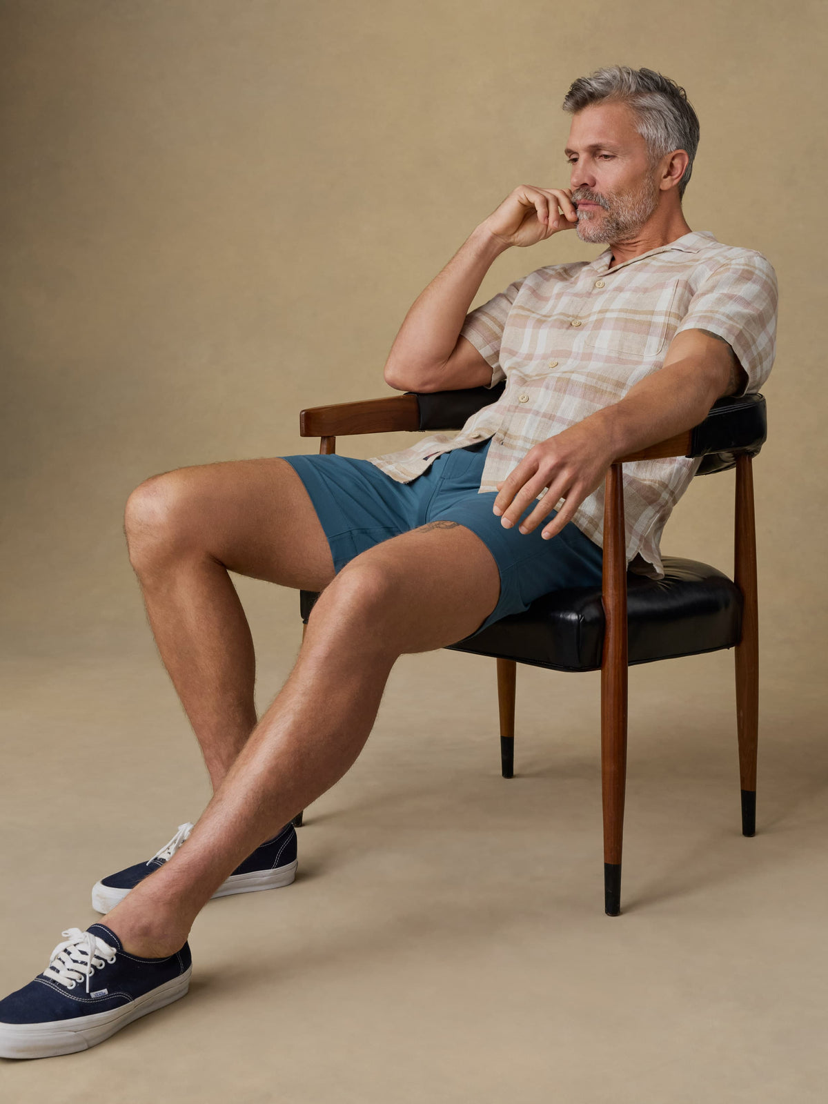 SP26-Faherty-Mens-MWS2523-MVS-SsPalmaLinenCampShirt-MauveSandPlaid_OM_EDITORIAL_1_Web.jpg