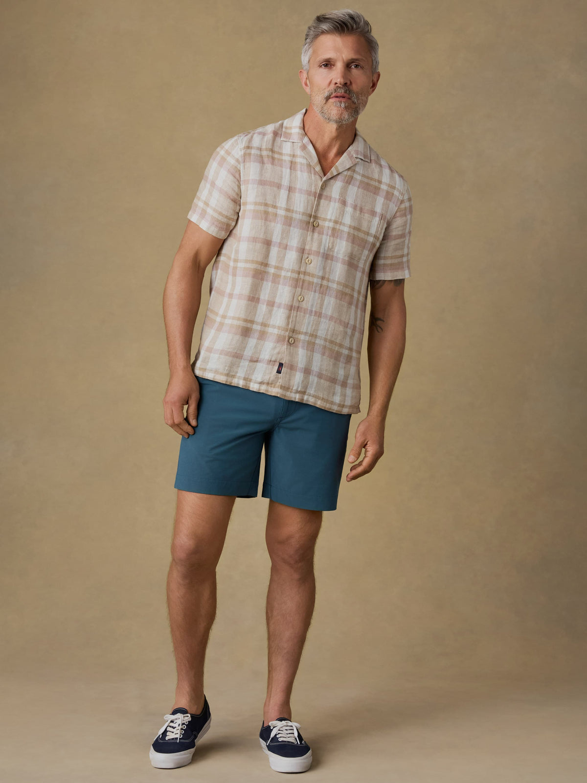 SP26-Faherty-Mens-MWS2523-MVS-SsPalmaLinenCampShirt-MauveSandPlaid_OM_FULL_BODY_1_Web.jpg