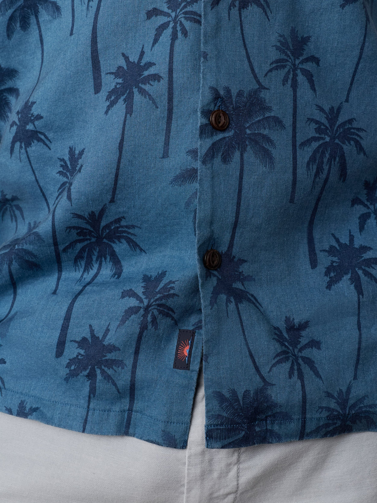 SP26-Faherty-Mens-MWS2525-OAA-SsBreezeCampShirt-OceanShoreTrees_OM_DETAIL2_1_Web.jpg