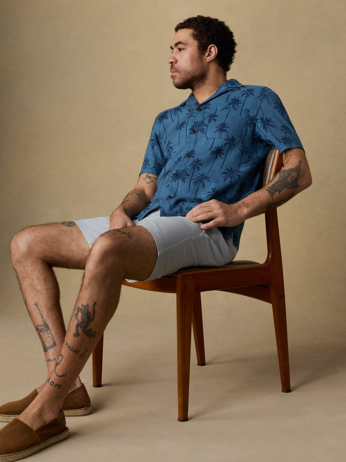 SP26-Faherty-Mens-MWS2525-OAA-SsBreezeCampShirt-OceanShoreTrees_OM_EDITORIAL_2_Web.jpg