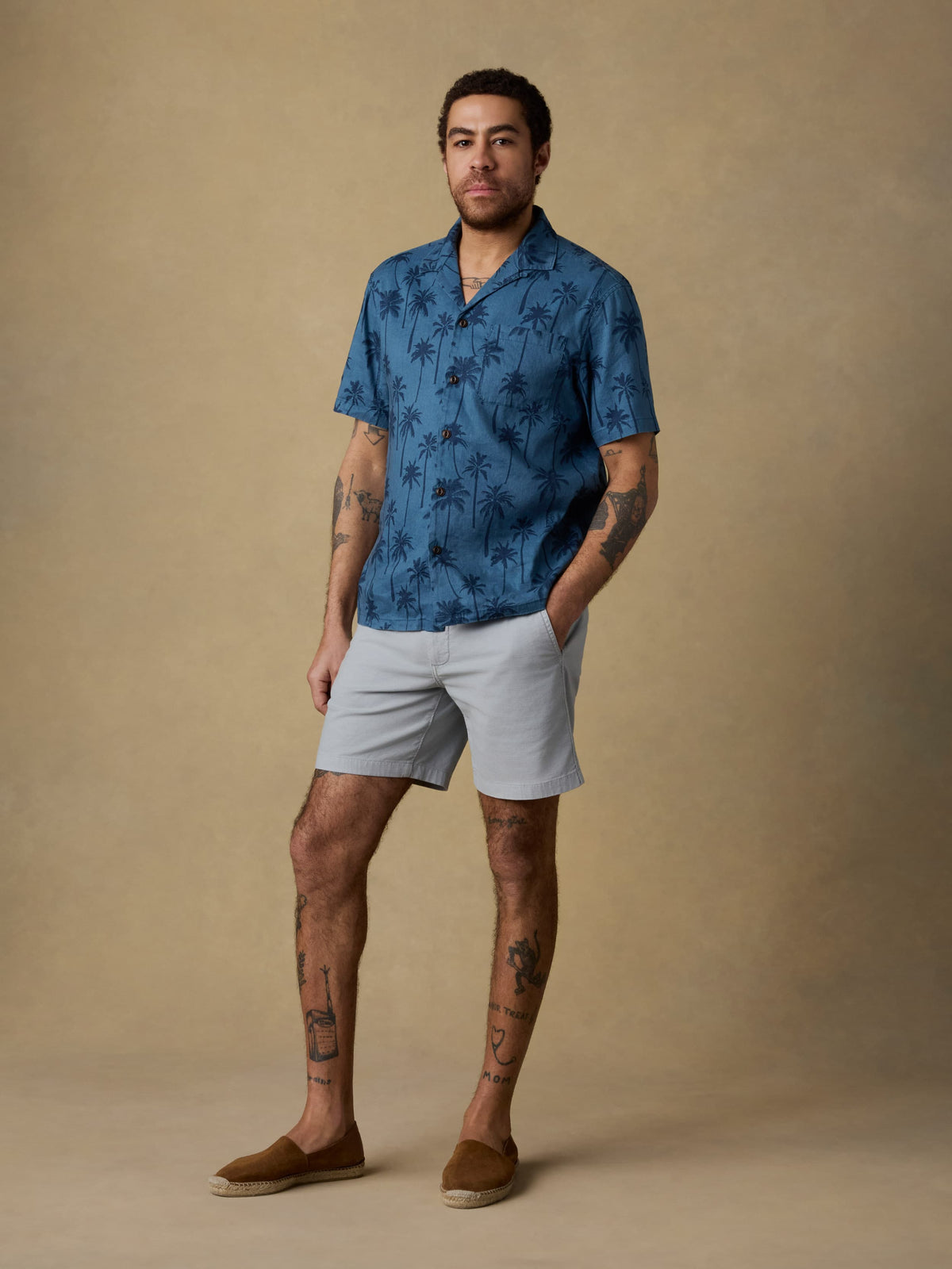 SP26-Faherty-Mens-MWS2525-OAA-SsBreezeCampShirt-OceanShoreTrees_OM_FULL_BODY_1_Web.jpg