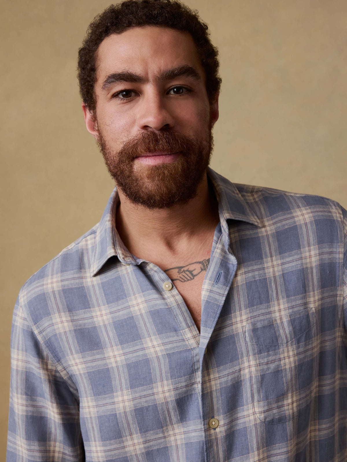 SP26-Faherty-Mens-MWS2616-OFT-HuntingIslandShirt-ShoreFlintPlaid_OM_DETAIL2_2_Web.jpg