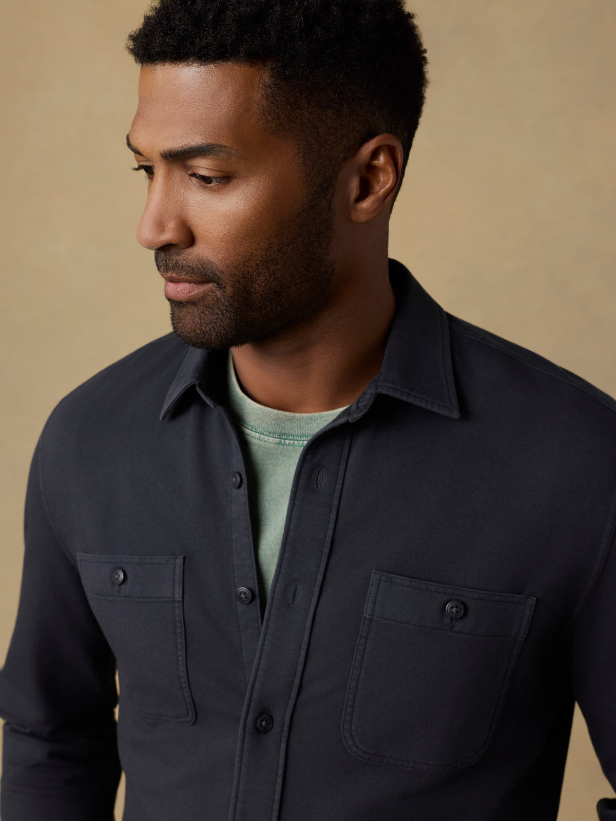 SP26-Faherty-Mens-MXF2507-WCL-FieldKnitShirt-WashedCharcoal_OM_DETAIL1_1_Web.jpg