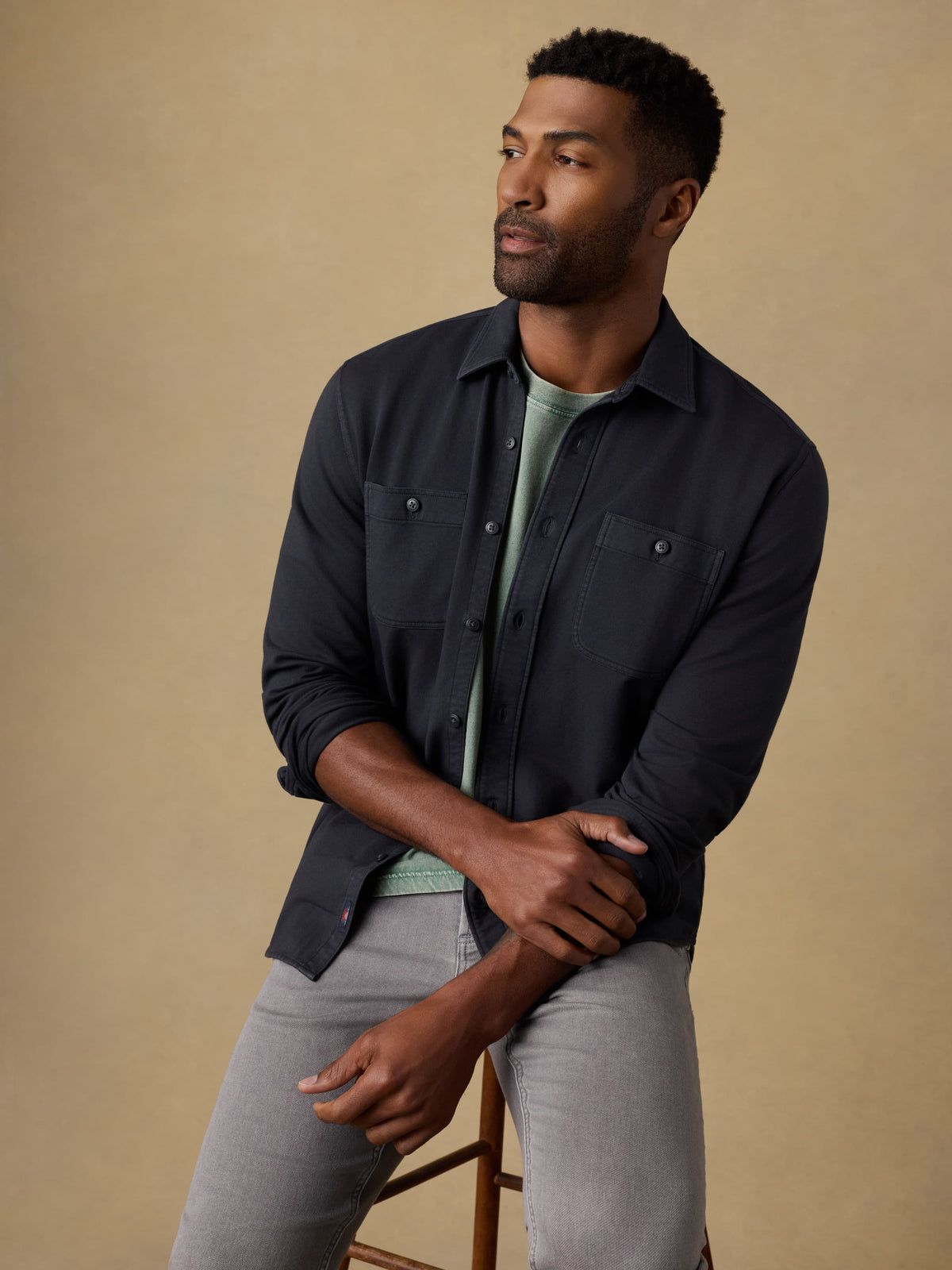 SP26-Faherty-Mens-MXF2507-WCL-FieldKnitShirt-WashedCharcoal_OM_EDITORIAL_1_Web.jpg