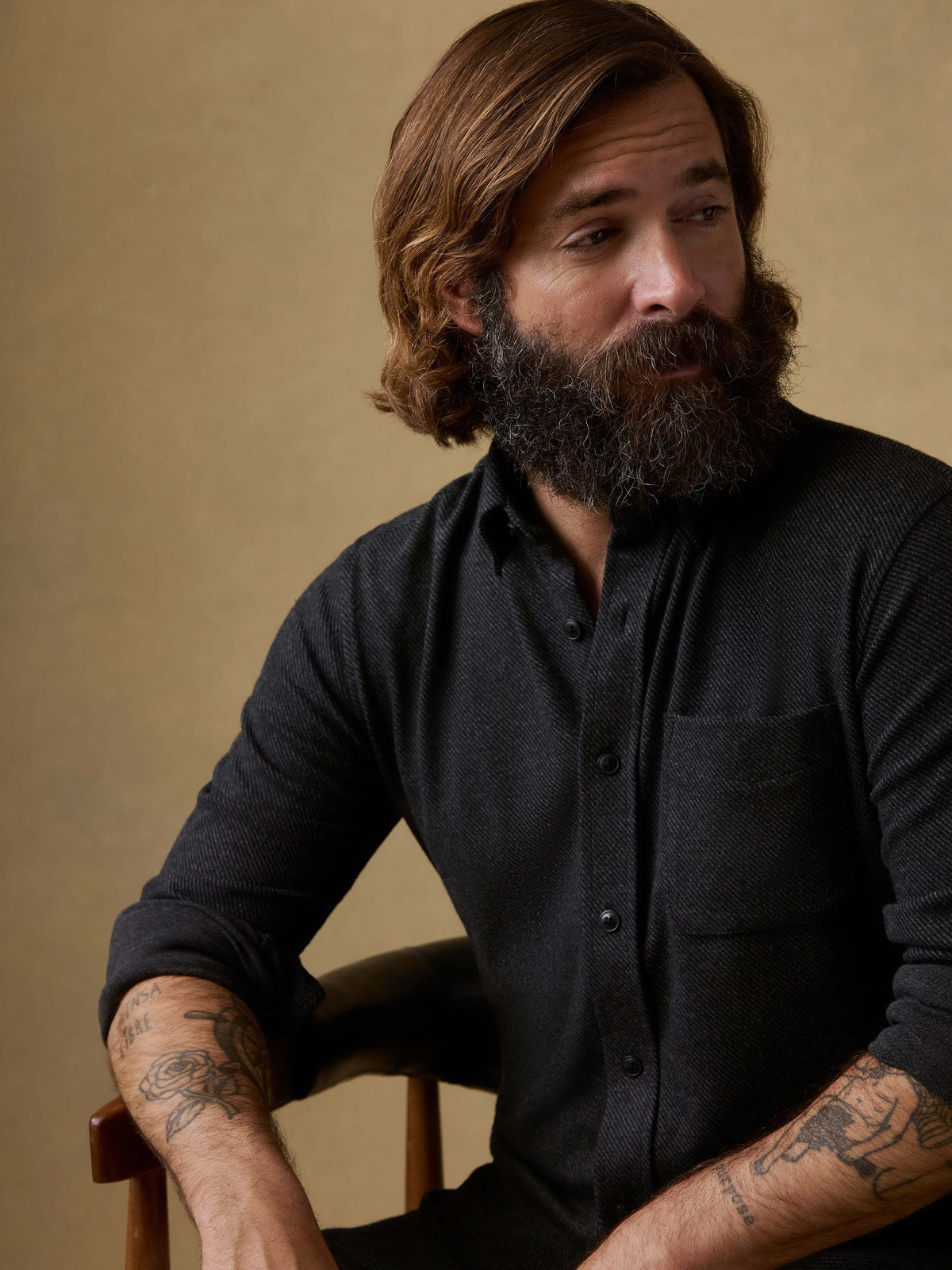 SP26-Faherty-Mens-MXH2309-HBT-LegendSweaterShirt_SinglePocket-HeatheredBlackTwill_OM_EDITORIAL_1_Web.jpg