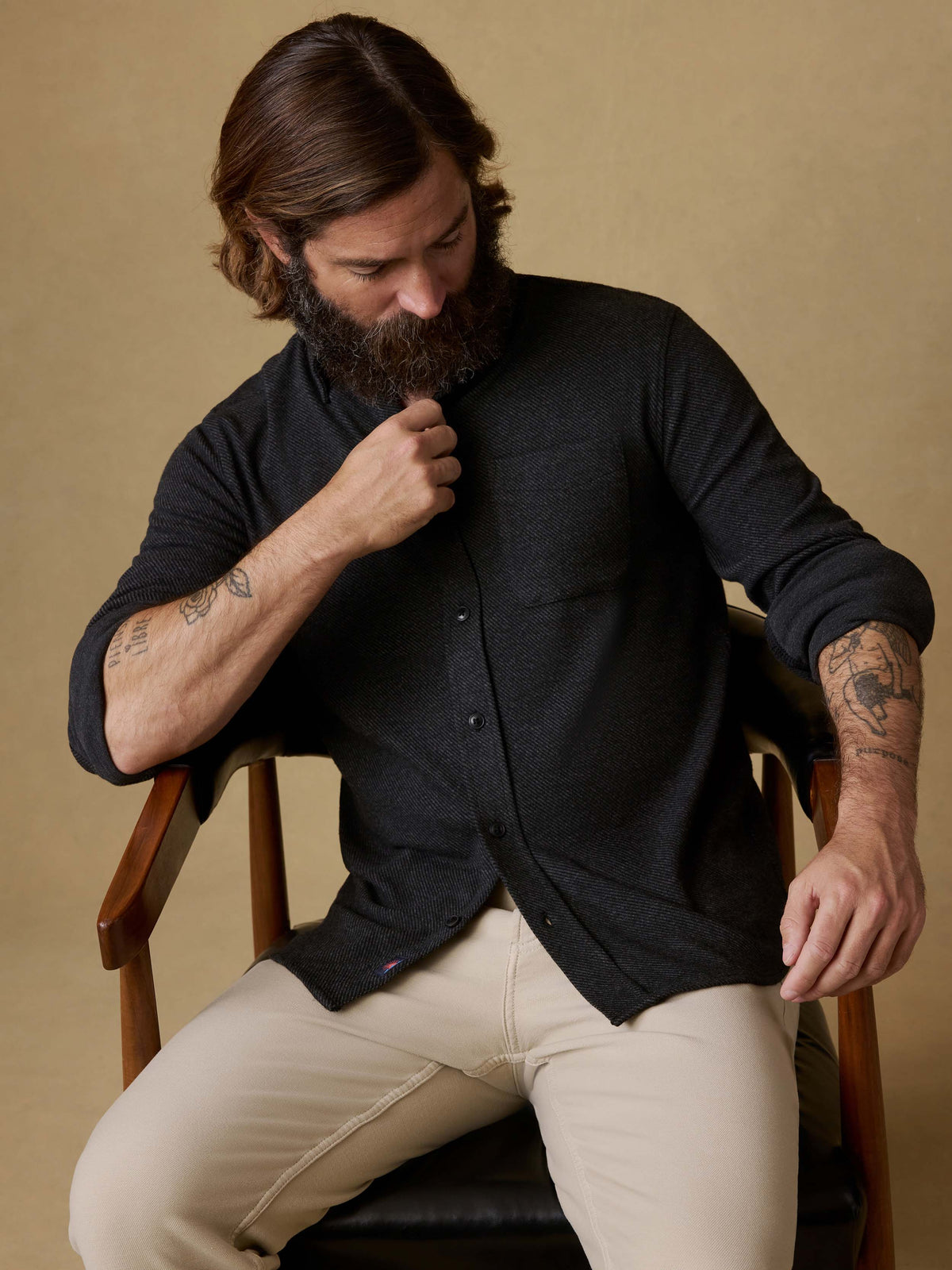 SP26-Faherty-Mens-MXH2309-HBT-LegendSweaterShirt_SinglePocket-HeatheredBlackTwill_OM_FRONT_CROP_1_Web.jpg