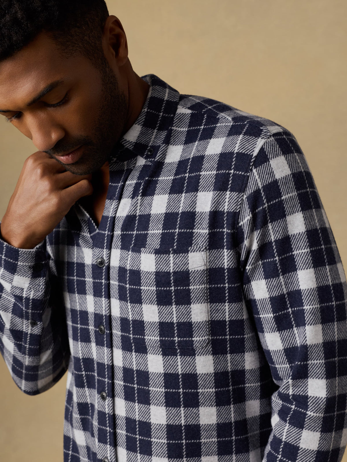 SP26-Faherty-Mens-MXH2309-MII-LegendSweaterShirt_SinglePocket-MidnightLakePlaid_OM_DETAIL1_1_Web.jpg
