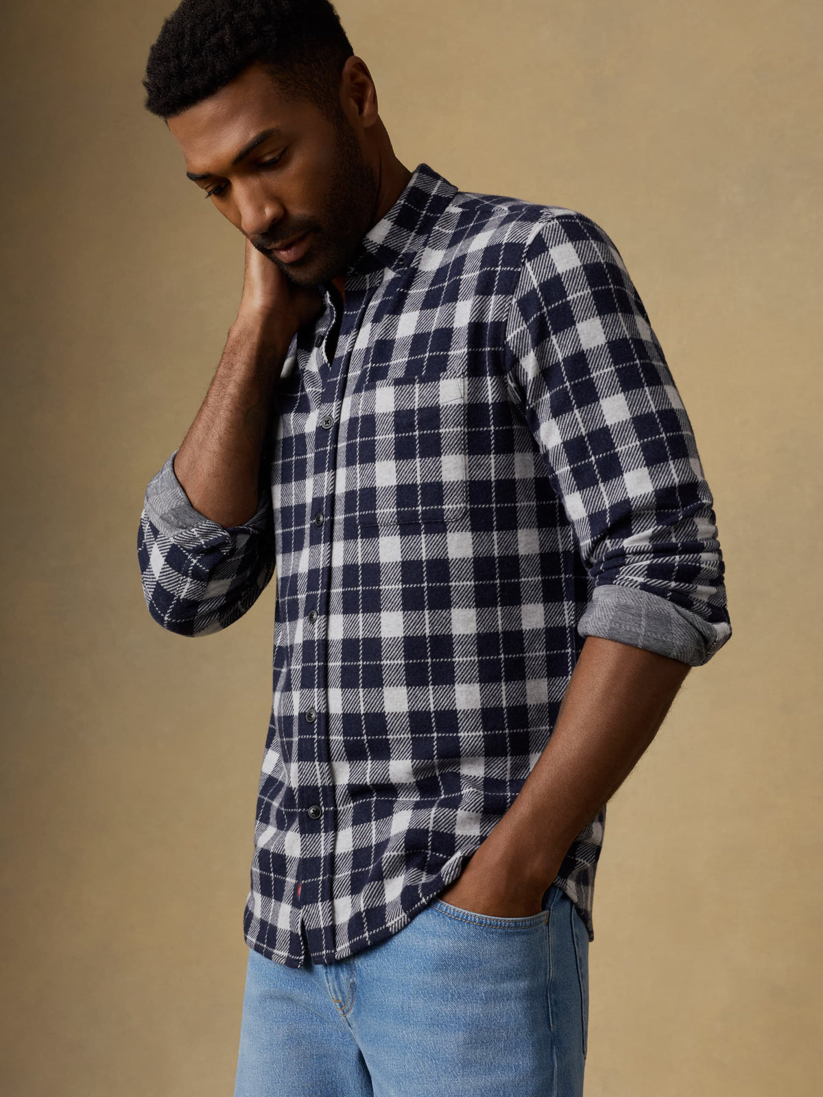 SP26-Faherty-Mens-MXH2309-MII-LegendSweaterShirt_SinglePocket-MidnightLakePlaid_OM_EDITORIAL_1_Web.jpg