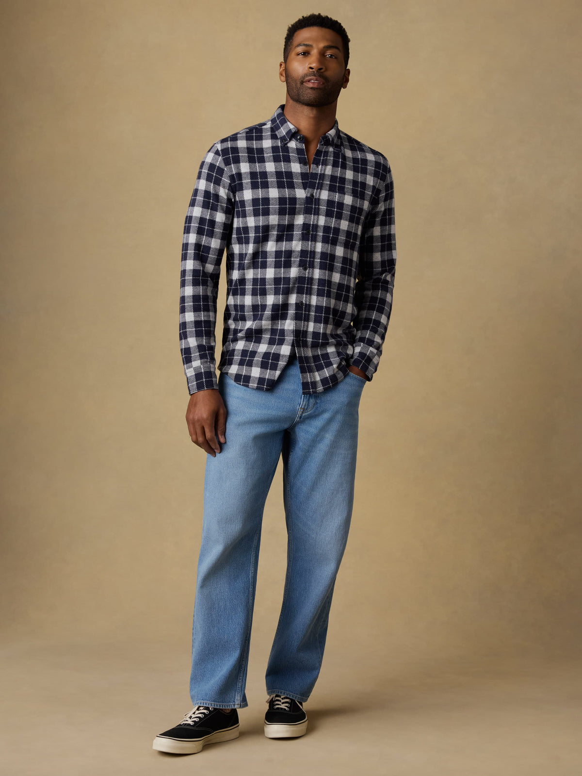SP26-Faherty-Mens-MXH2309-MII-LegendSweaterShirt_SinglePocket-MidnightLakePlaid_OM_FULL_BODY_1_Web.jpg