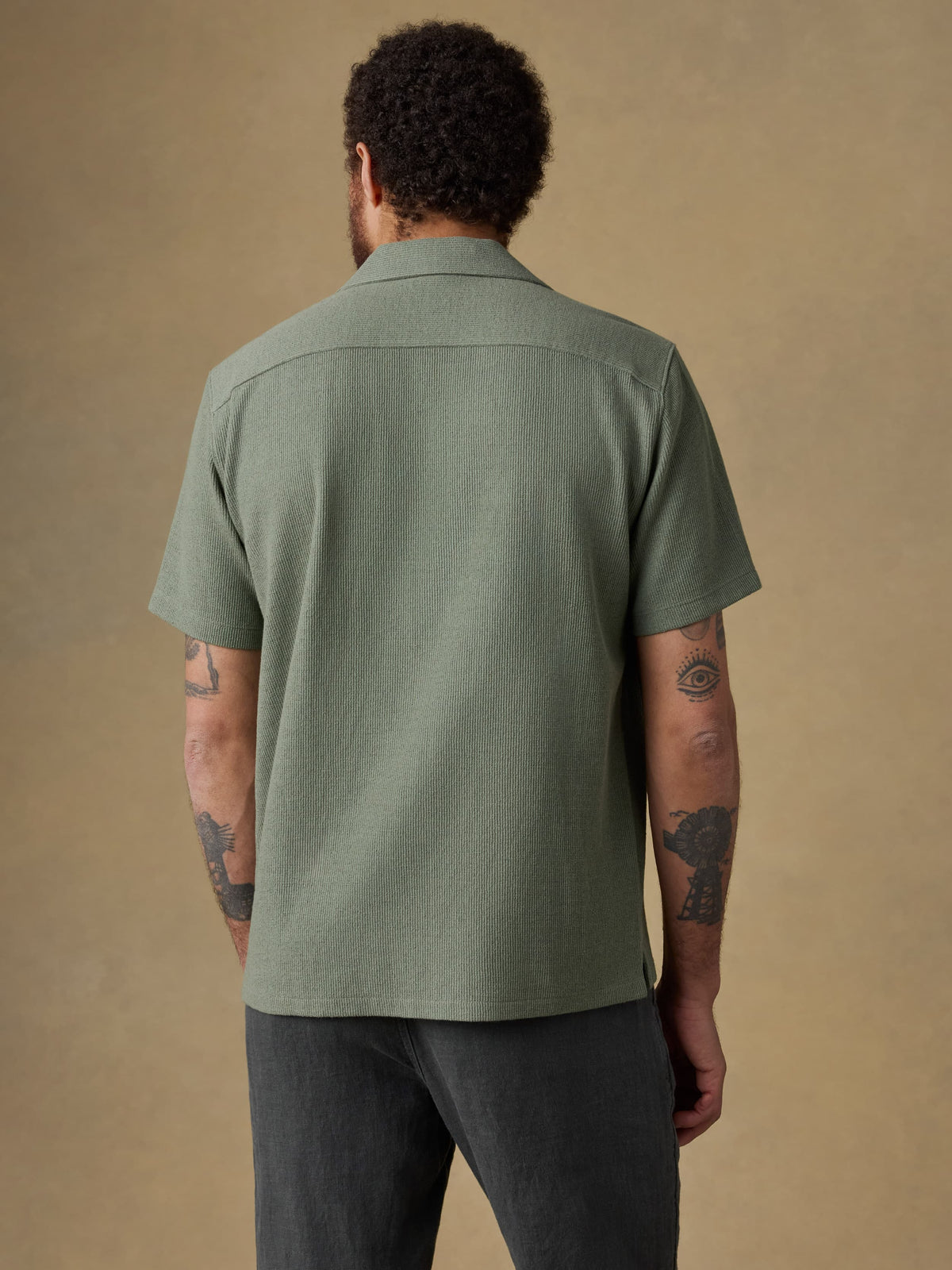 SP26-Faherty-Mens-MXS2604-AUF-Ss_Oasis_Camp_Shirt-Faded_Spruce_OM_BACK_CROP_1_Web.jpg
