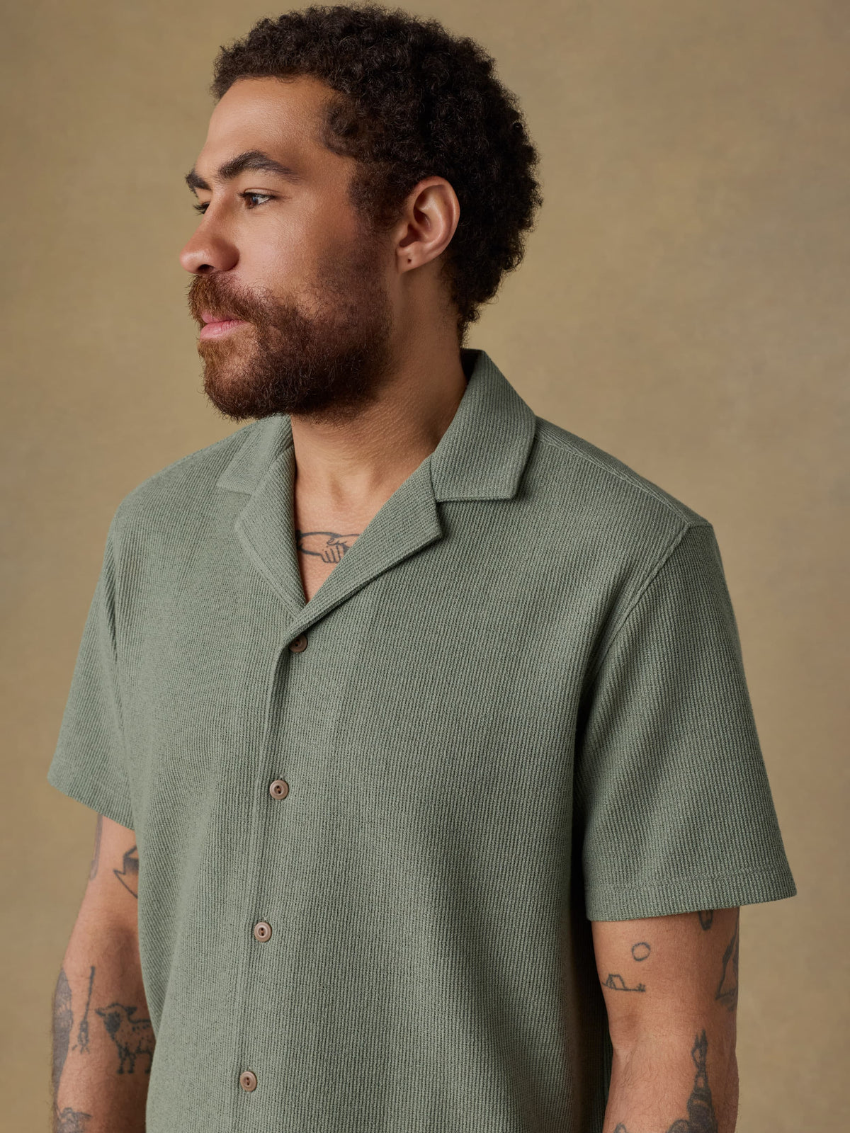 SP26-Faherty-Mens-MXS2604-AUF-Ss_Oasis_Camp_Shirt-Faded_Spruce_OM_DETAIL1_1_Web.jpg