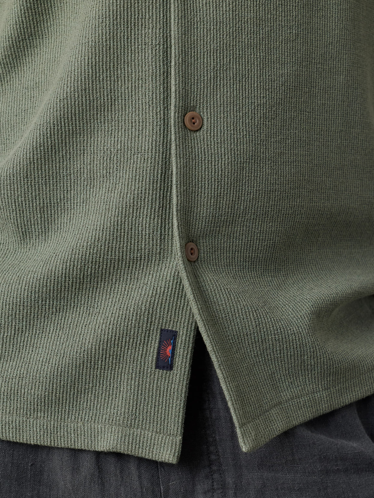 SP26-Faherty-Mens-MXS2604-AUF-Ss_Oasis_Camp_Shirt-Faded_Spruce_OM_DETAIL2_1_Web.jpg