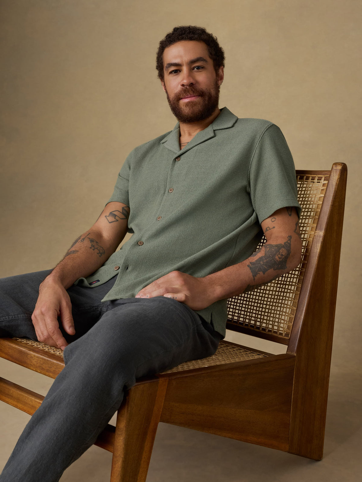 SP26-Faherty-Mens-MXS2604-AUF-Ss_Oasis_Camp_Shirt-Faded_Spruce_OM_EDITORIAL_1_Web.jpg