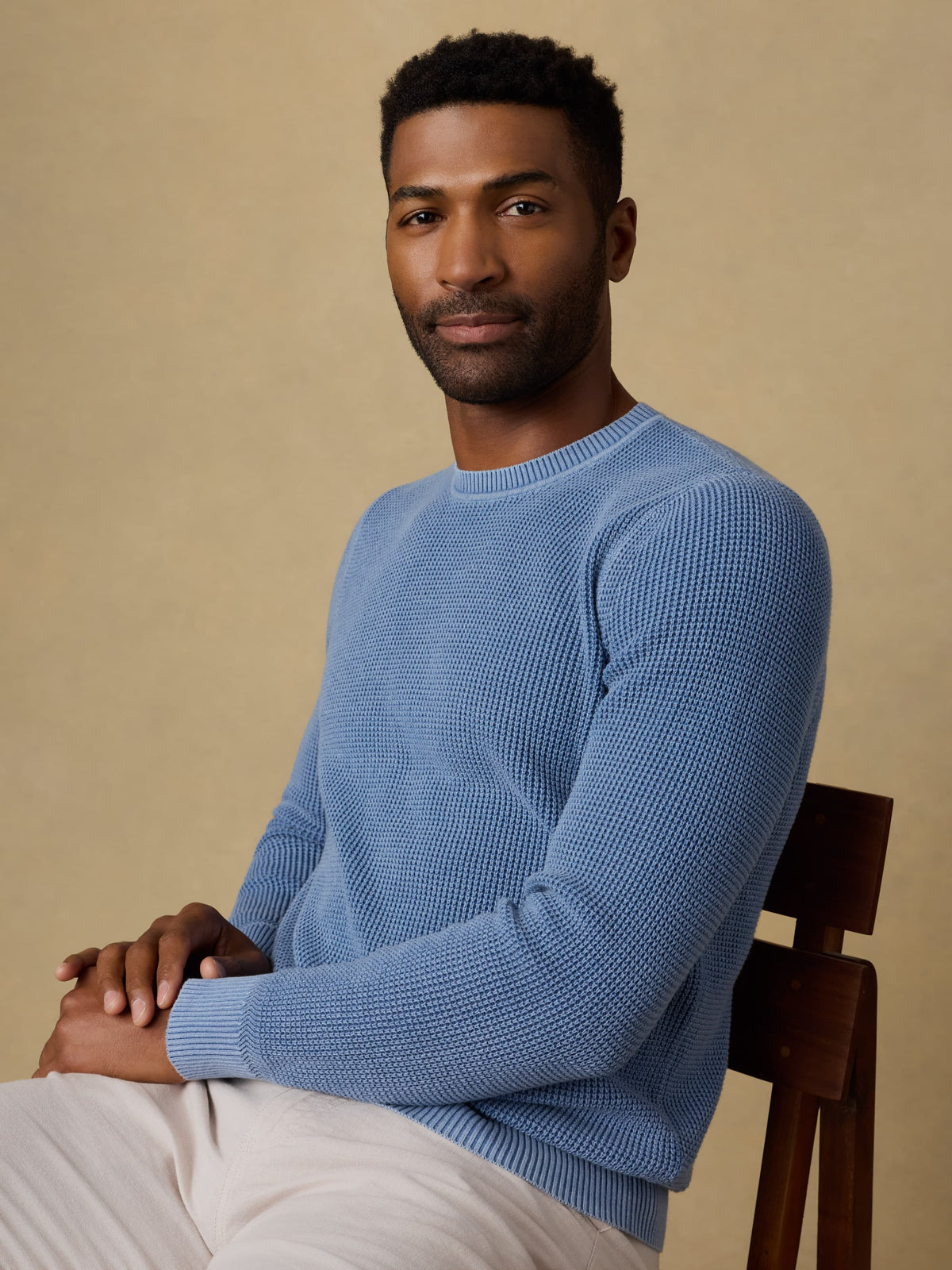 SP26-Faherty-Mens-MYF2313-LSE-SunwashedCrewneckSweater-BlueSea_OM_EDITORIAL_1_Web.jpg