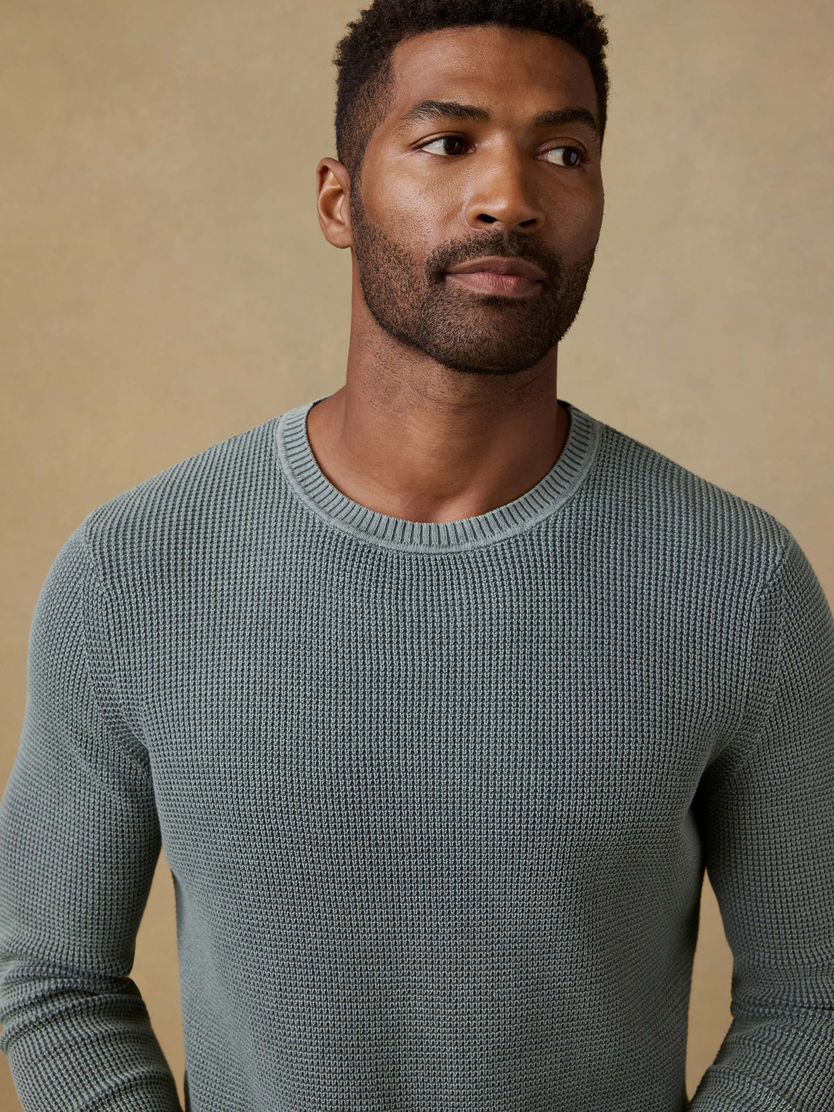 SP26-Faherty-Mens-MYF2313-MOV-SunwashedCrewneckSweater-MountainOlive_OM_DETAIL1_1_Web.jpg