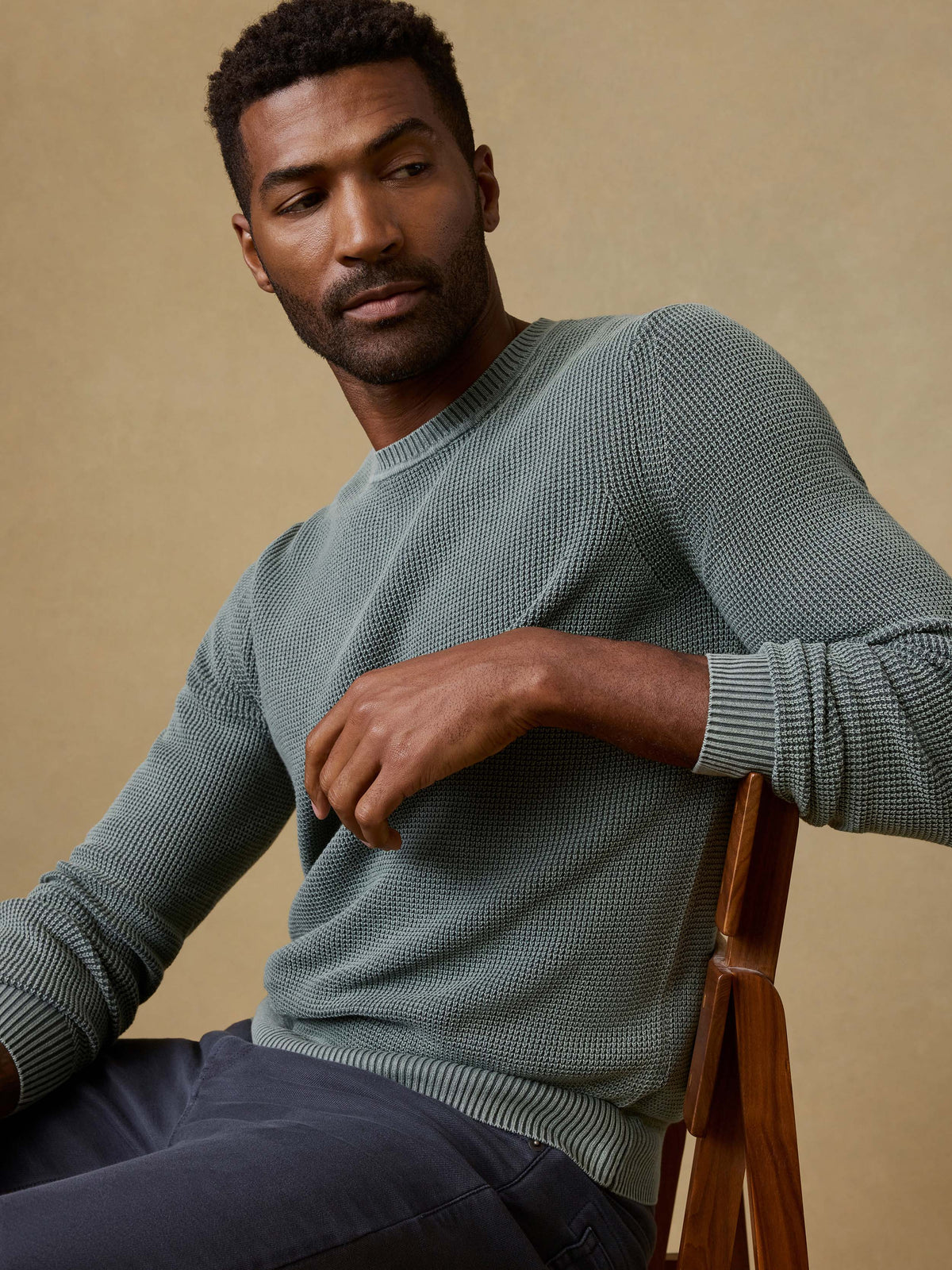 SP26-Faherty-Mens-MYF2313-MOV-SunwashedCrewneckSweater-MountainOlive_OM_EDITORIAL_1_Web.jpg
