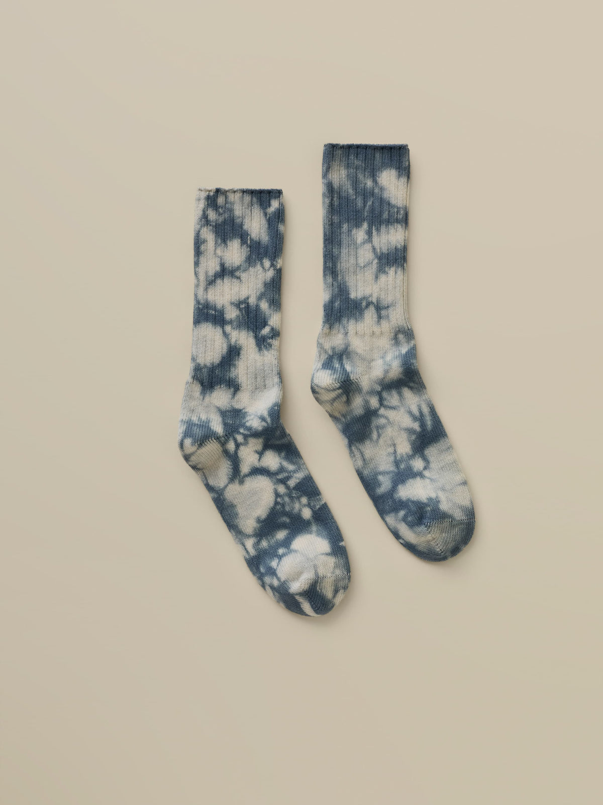 SP26-Faherty-Unisex-UAS2600-DMR-SunwashedTieDyeSock-DeepMarine_ALT_1_Web.jpg