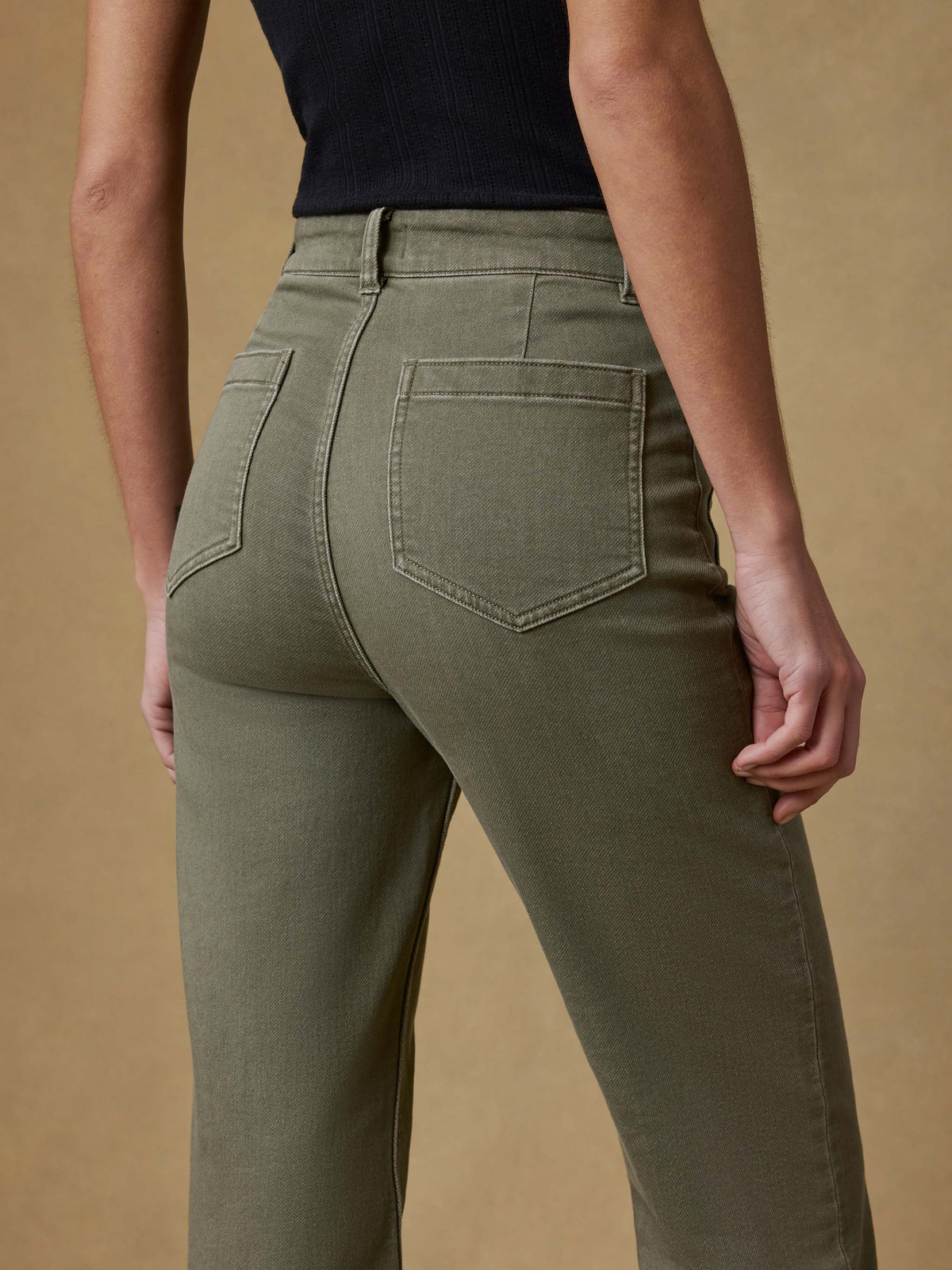 SP26-Faherty-Womens-WBF2501-ISO-StretchTerryPatchPocketPant-IslandOlive_OM_DETAIL2_1_Web.jpg