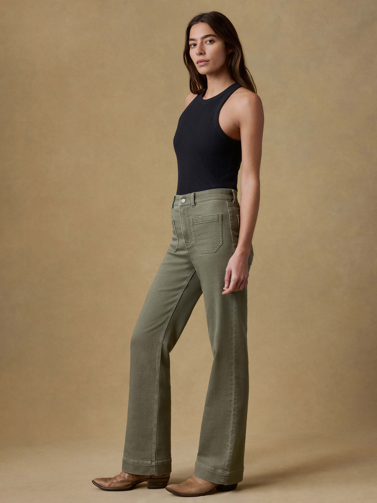 SP26-Faherty-Womens-WBF2501-ISO-StretchTerryPatchPocketPant-IslandOlive_OM_FULL_BODY_1_Web.jpg