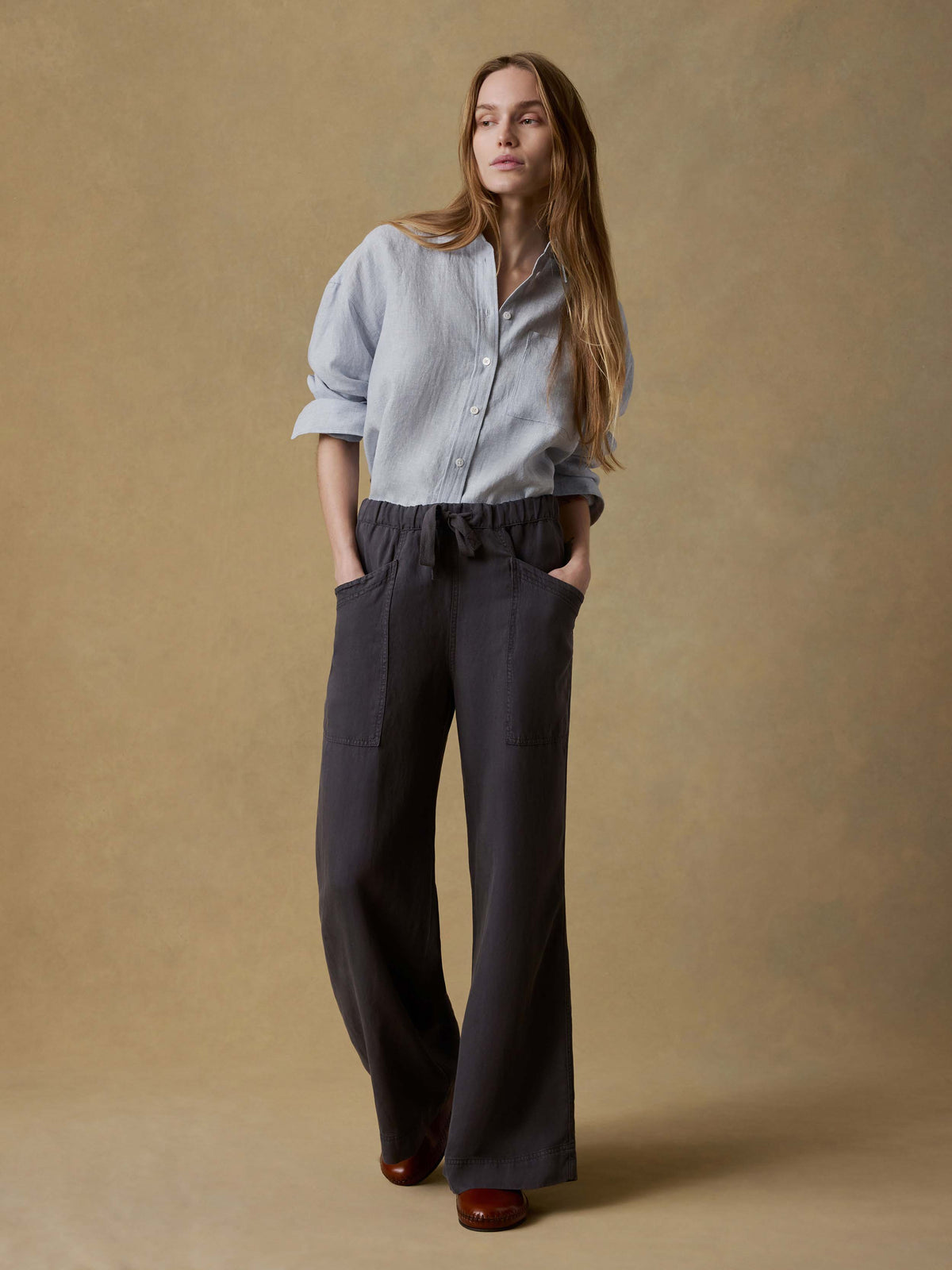 SP26-Faherty-Womens-WBS2522-WBK-Topanga_Drape_Pant-Washed_Black_OM_EDITORIAL_1_Web.jpg