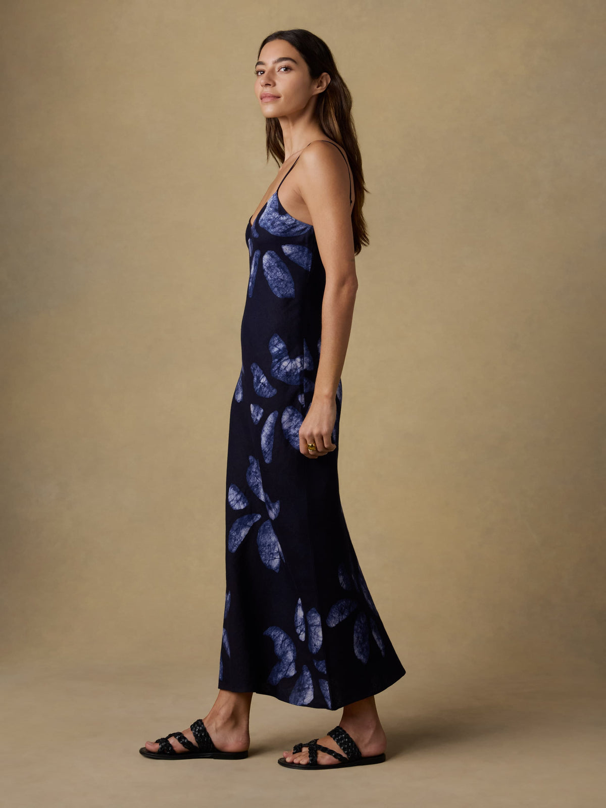 SP26-Faherty-Womens-WDS2604-MIF-MiaSlipDress-MidnightBatikFloral_OM_FULL_BODY_2_Web.jpg