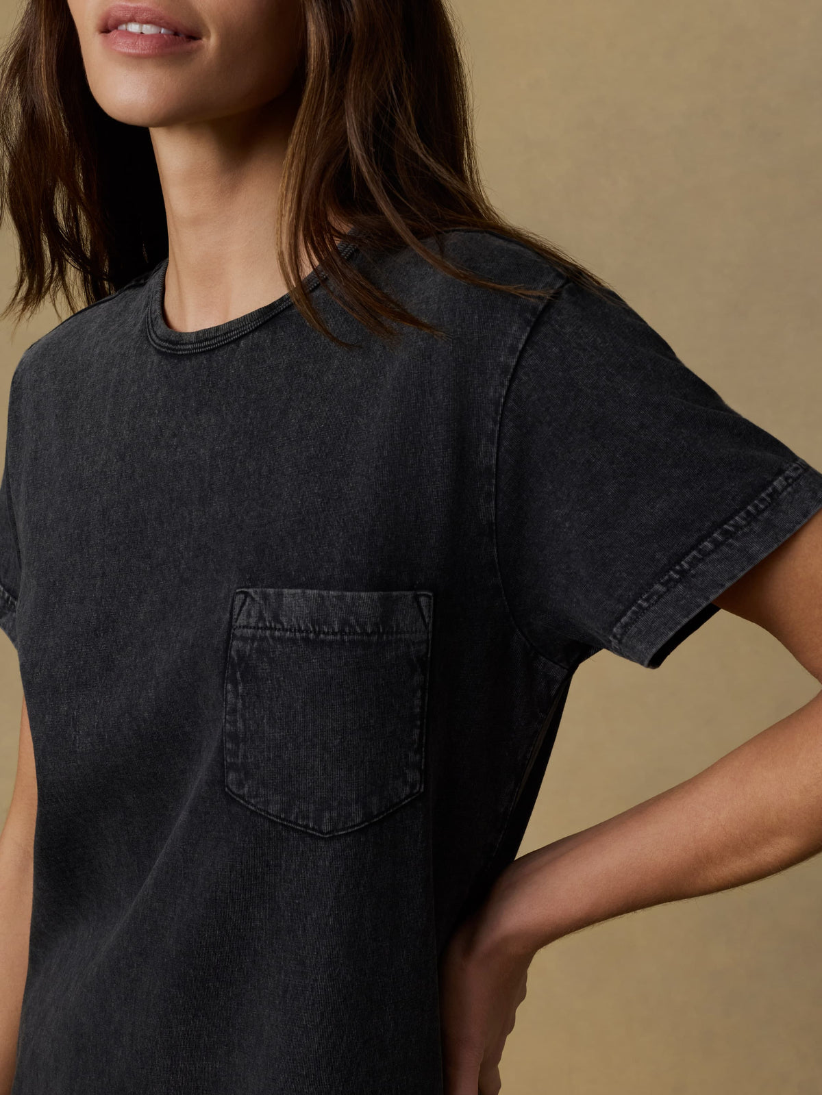 SP26-Faherty-Womens-WDS2639-WBK-RecycledCottonJerseyTShirtDress-WashedBlack_OM_DETAIL1_1_Web.jpg