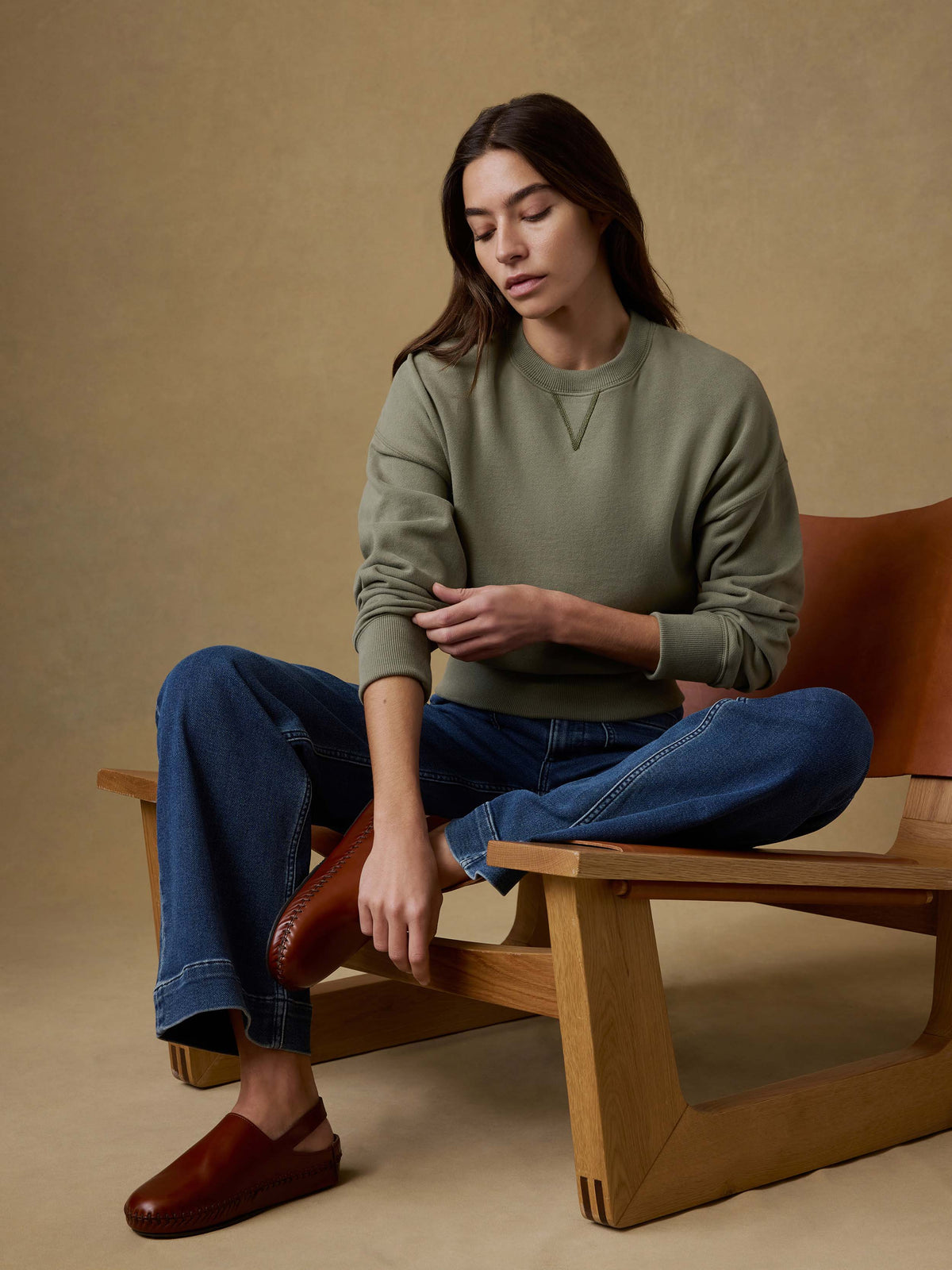 SP26-Faherty-Womens-WKF2546-ISO-HighStandardFleeceVintageCrew-IslandOlive_OM_EDITORIAL_1_Web.jpg