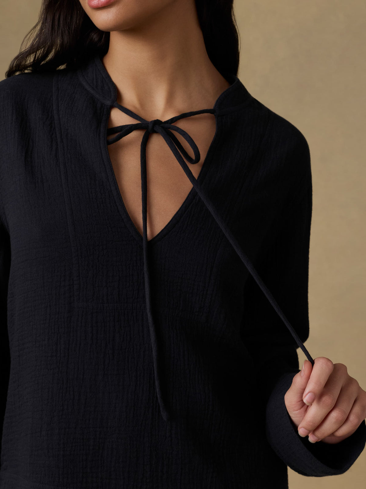 SP26-Faherty-Womens-WTS2607-BLK-Dune_Cotton_Gauze_Harbor_Top-Black_OM_DETAIL1_1_Web.jpg