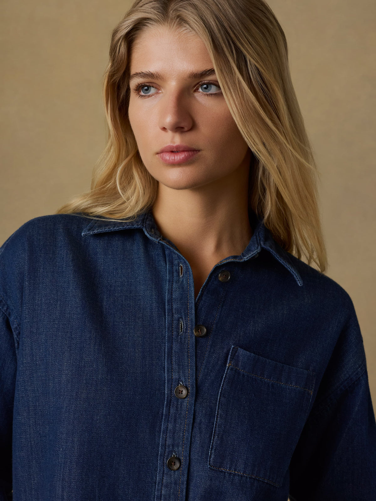 SP26-Faherty-Womens-WWH2524-ARK-SunfairDenimShirt-DarkSeaWash_OM_DETAIL1_2_Web.jpg