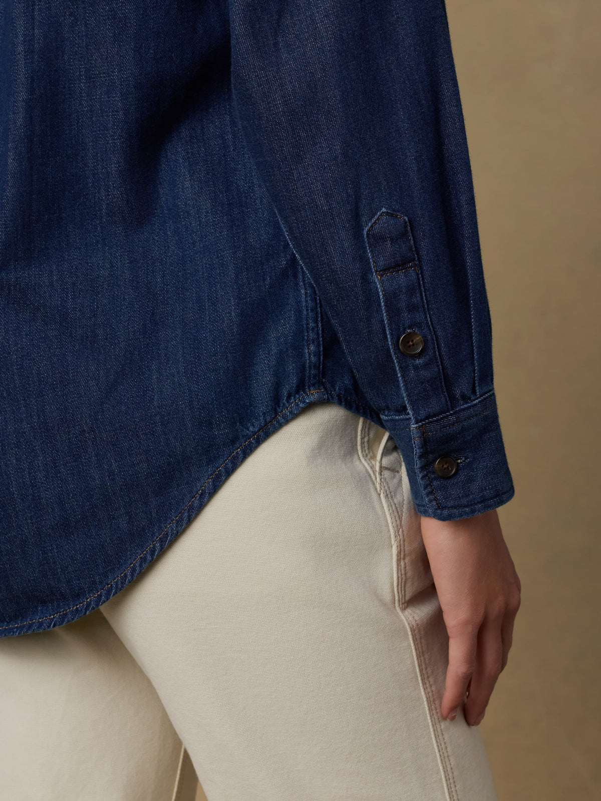 SP26-Faherty-Womens-WWH2524-ARK-SunfairDenimShirt-DarkSeaWash_OM_DETAIL2_2_Web.jpg