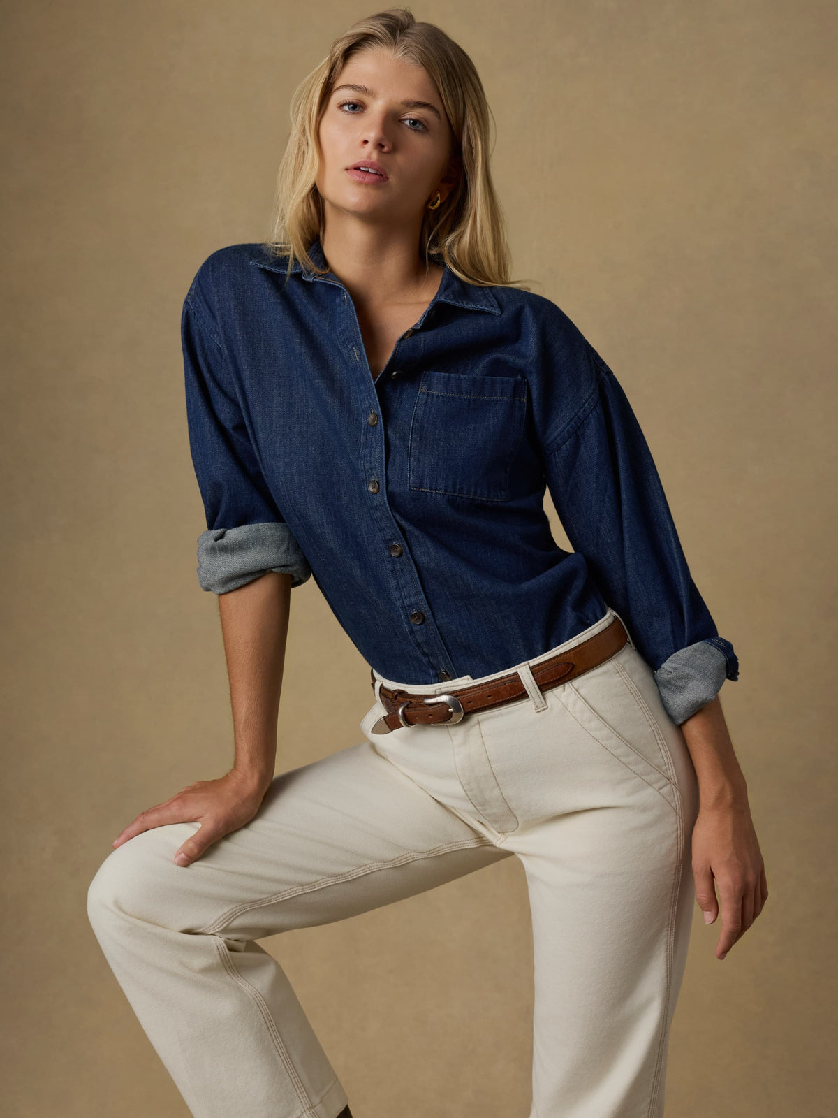 SP26-Faherty-Womens-WWH2524-ARK-SunfairDenimShirt-DarkSeaWash_OM_EDITORIAL_2_Web.jpg