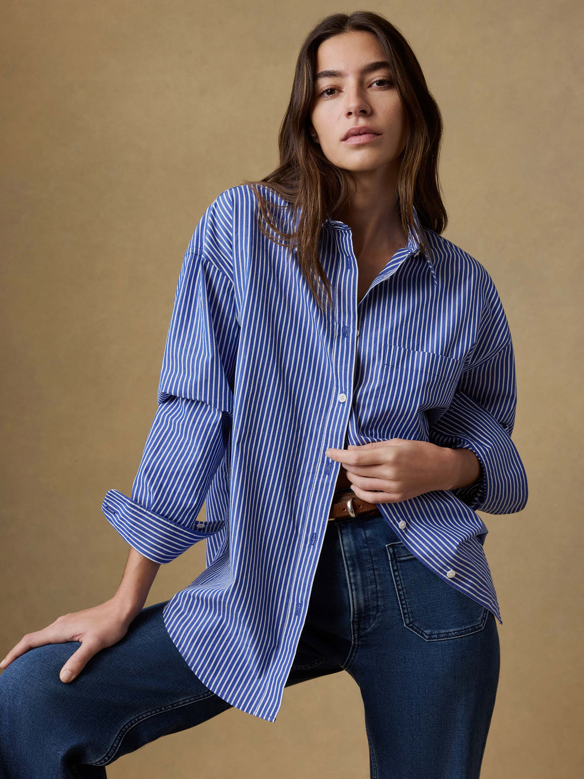 SP26-Faherty-Womens-WWS2602-ESC-CoastalPoplinRelaxedShirt-EndlessCoastStripe_OM_EDITORIAL_1_Web.jpg