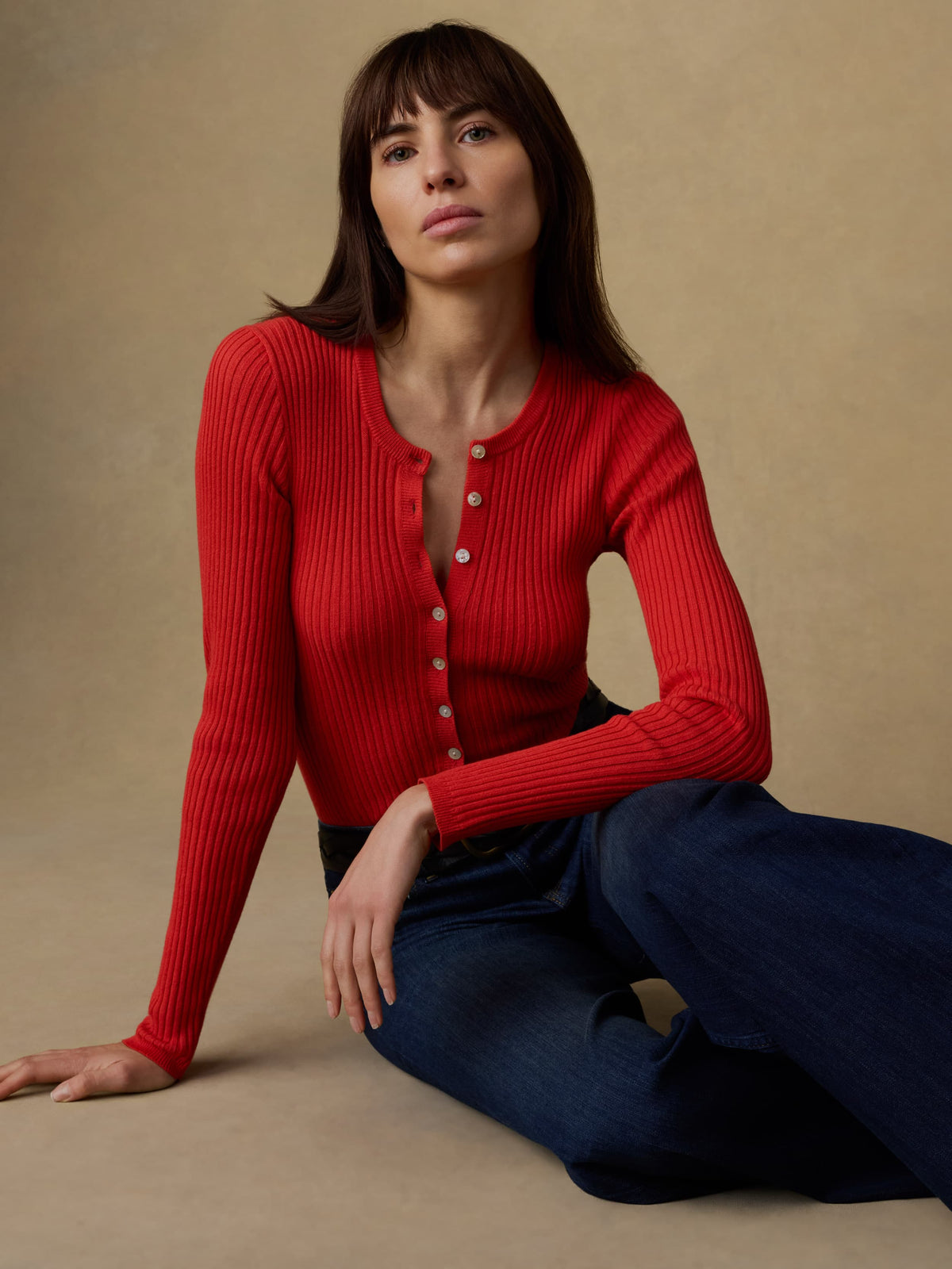 SP26-Faherty-Womens-WYS2617-POY-MiramarLinenCrewneckCardigan-PoppyRed_OM_EDITORIAL_1_Web.jpg