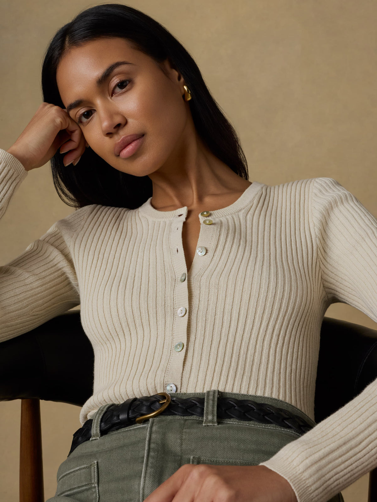 SP26-Faherty-Womens-WYS2617-SMD-MiramarLinenCrewneckCardigan-SummerSand_OM_EDITORIAL_1_Web.jpg