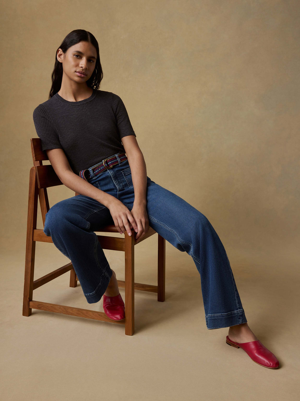 SP26-Faherty-Womens-WYU2511-WBK-MiramarLinenMiniRibTee-WashedBlack_OM_EDITORIAL_1_Web.jpg