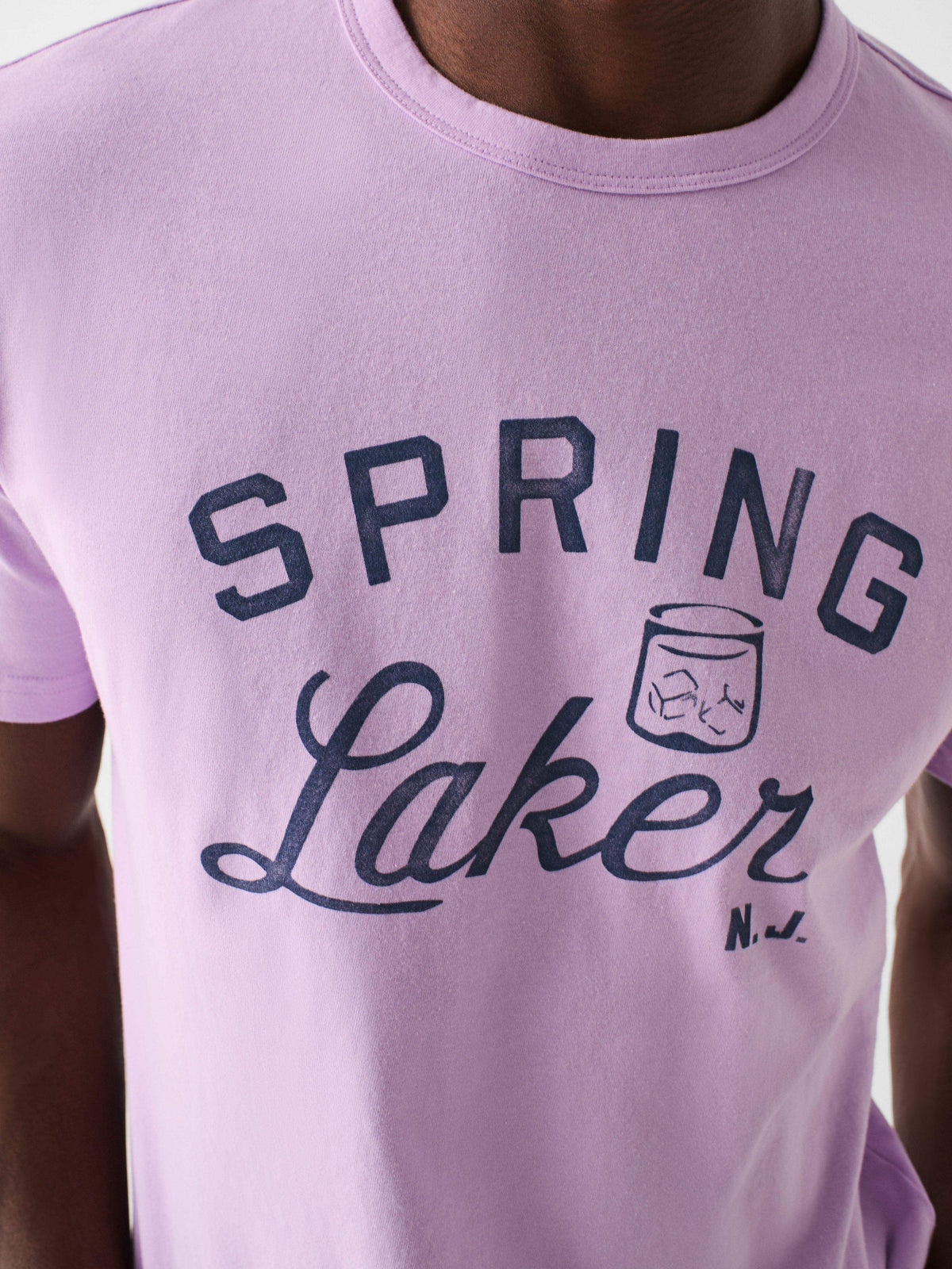 SU23-faherty-mens-UKU2352-FDL-SPL-SS-CREW-LAKERS-TSHIRT-FADED-LILAC_detail-1.jpg
