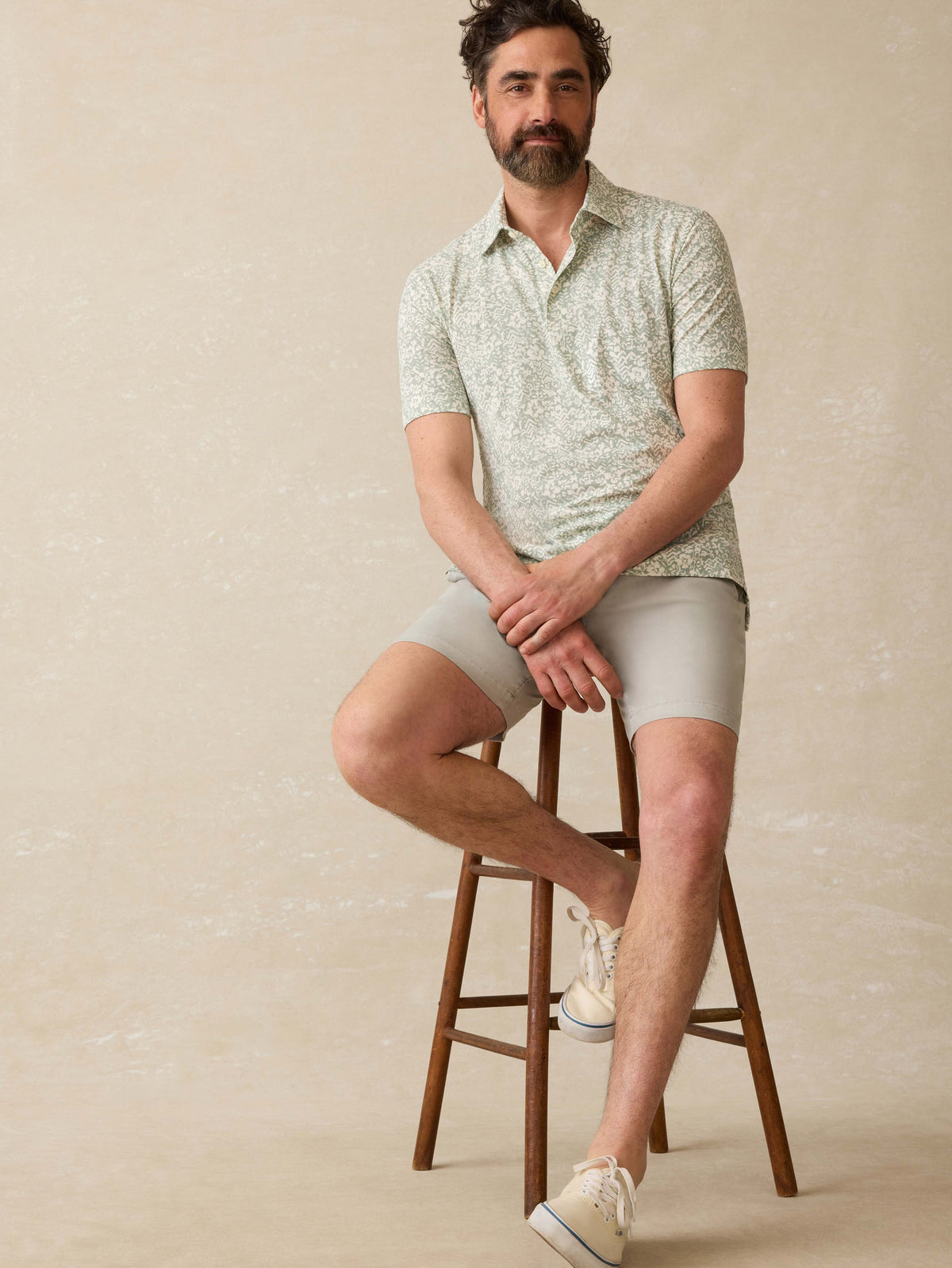 SU25-FAHERTY-MENS-MKS2525-DHI-SsMovementPiquePolo-DustySageHilo_OM_EDITORIAL_1.jpg
