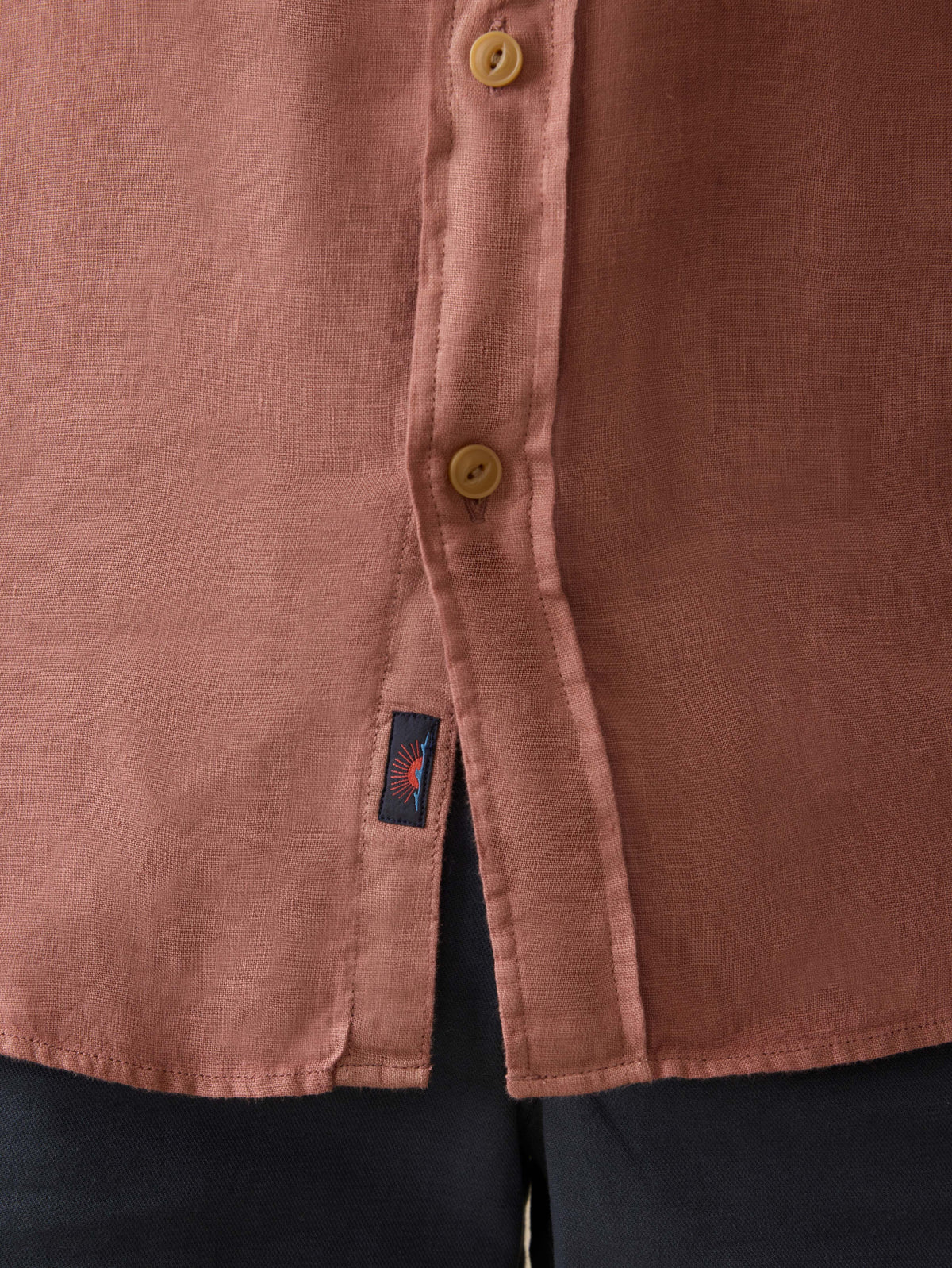 SU25-FAHERTY-MENS-MWS2502-CEO-Reshoot-IrishLinenSafariShirt-CedarRose_OM_DETAIL1_1.jpg