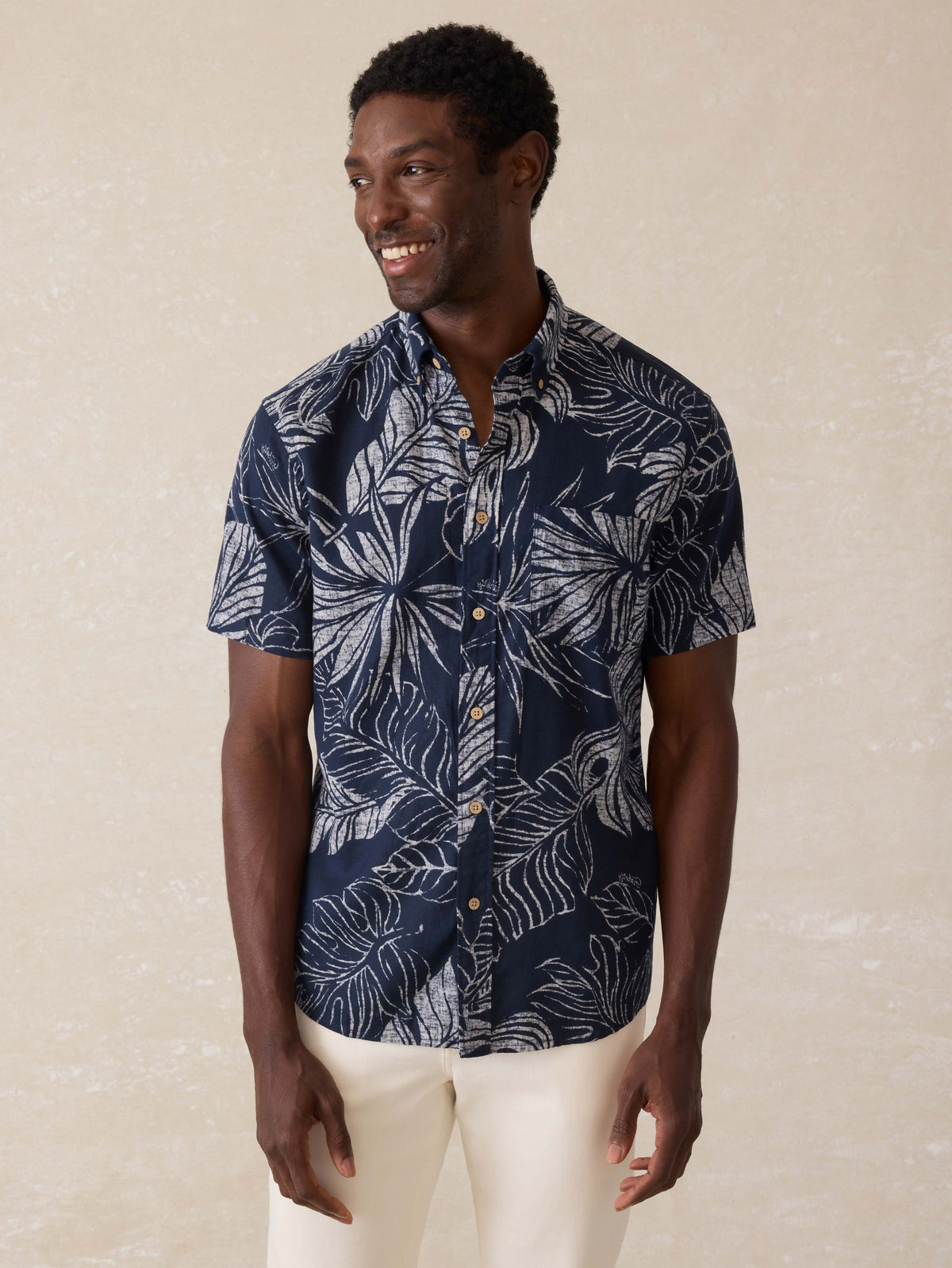 SU25-FAHERTY-MENS-MWS2516-NPT-SsBreezeShirt-NavyPerroTropical_FRONT_OM_WS_1.jpg