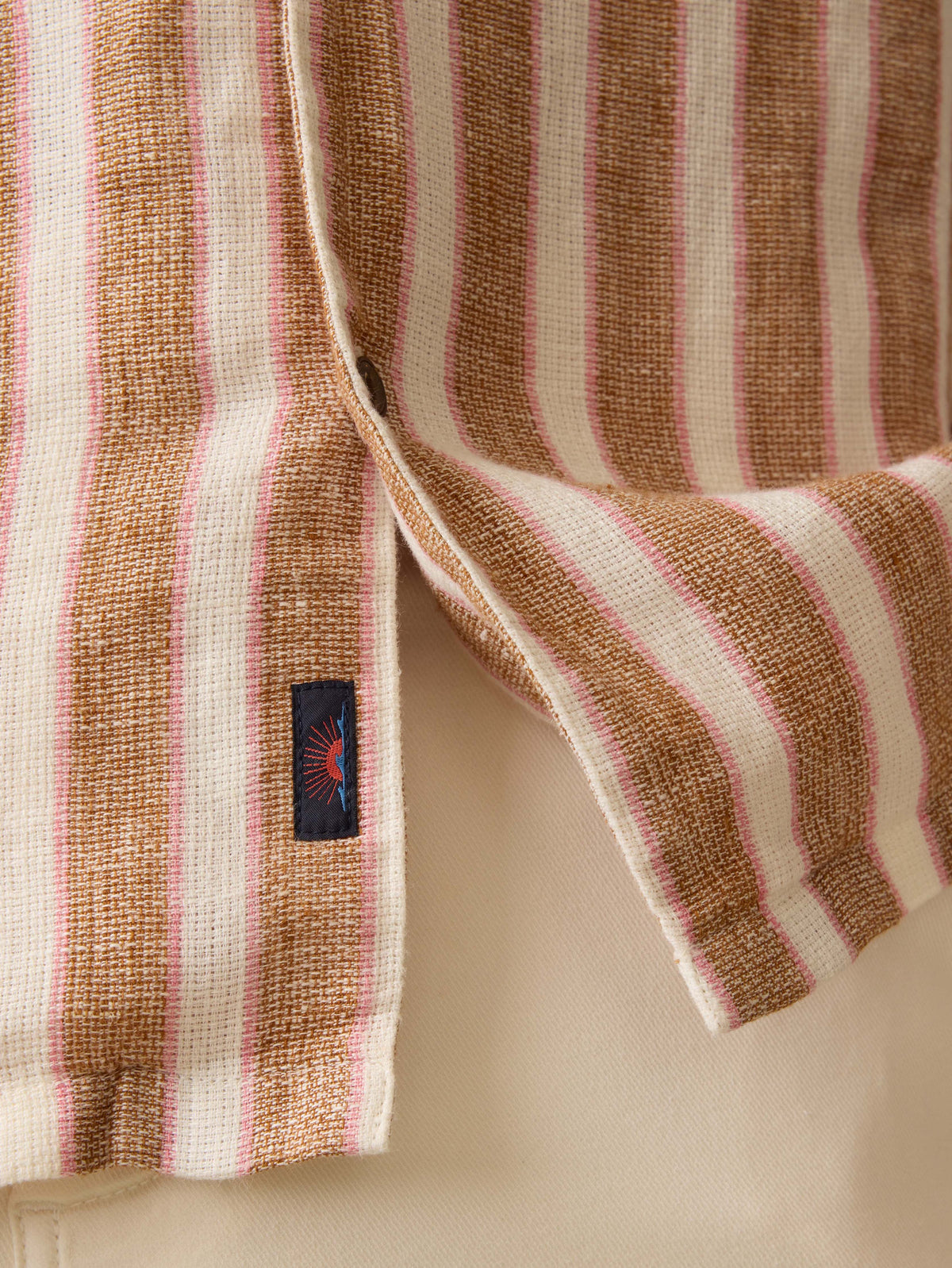 SU25-FAHERTY-MENS-MWS2523-SIV-SsPalmaLinenCampShirt-SiennaValleyStripe_OM_DETAIL1_1.jpg