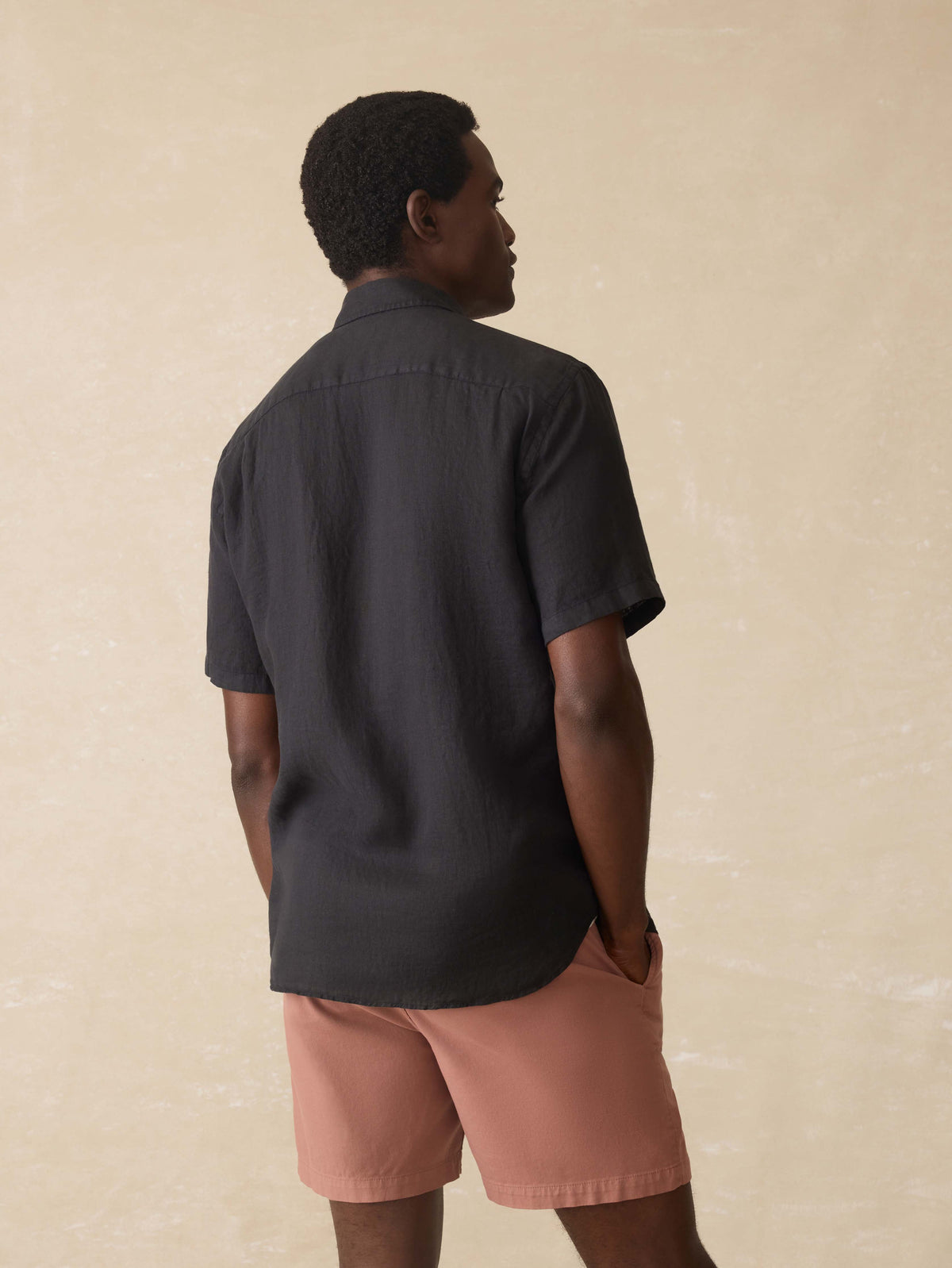 SU25-FAHERTY-MENS-MWU2507-RIB-SSLagunaLinenShirt-RidgeBlack_OM_BACK_CROP_1.jpg
