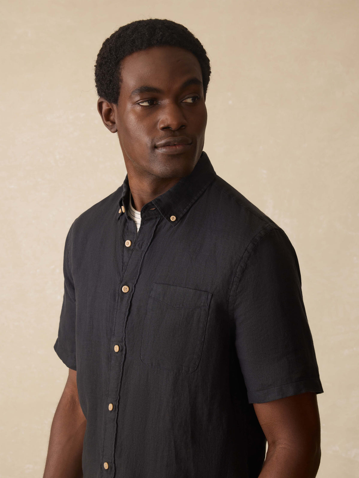 SU25-FAHERTY-MENS-MWU2507-RIB-SSLagunaLinenShirt-RidgeBlack_OM_DETAIL1_2.jpg