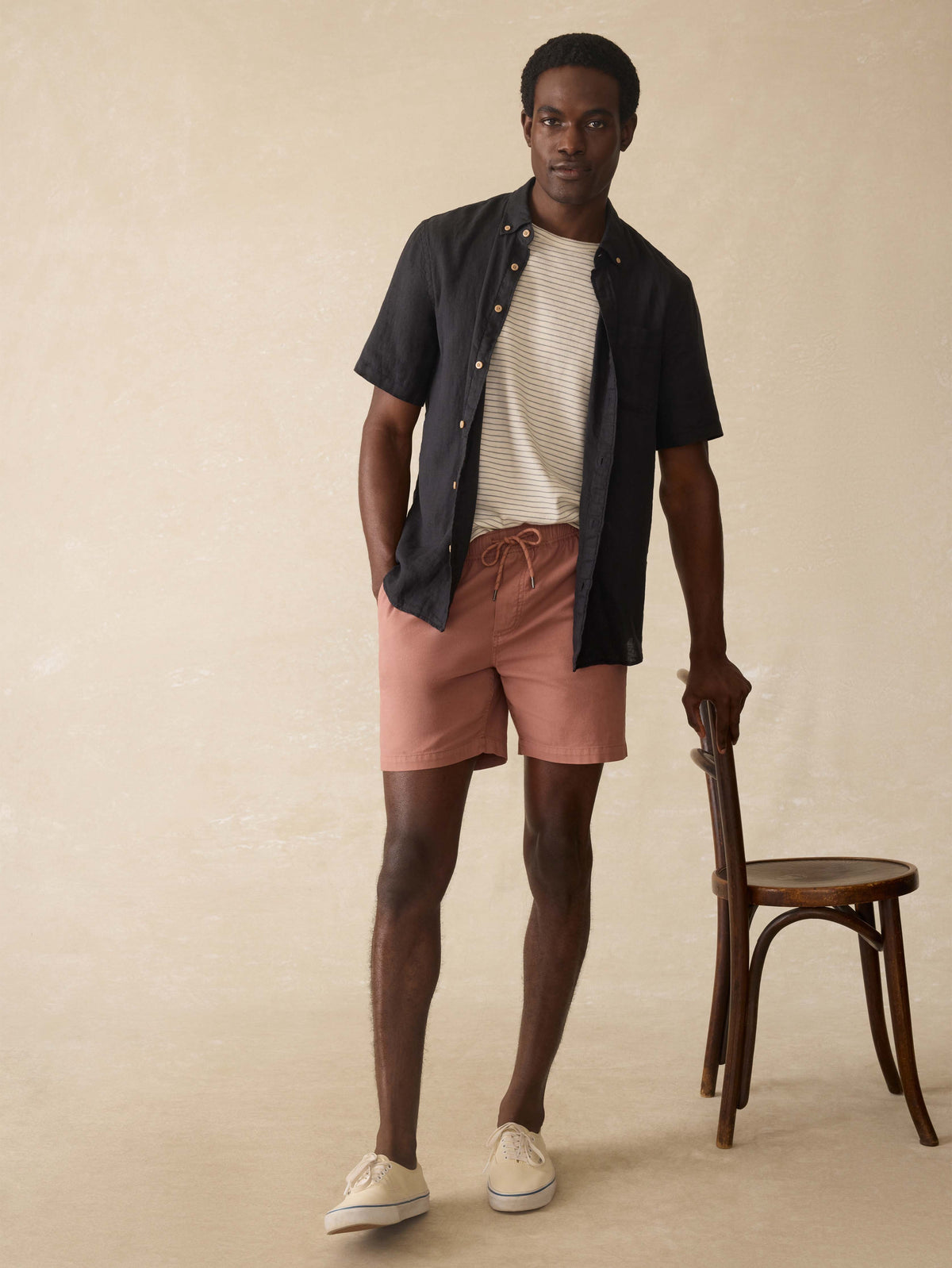 SU25-FAHERTY-MENS-MWU2507-RIB-SSLagunaLinenShirt-RidgeBlack_OM_EDITORIAL_2.jpg