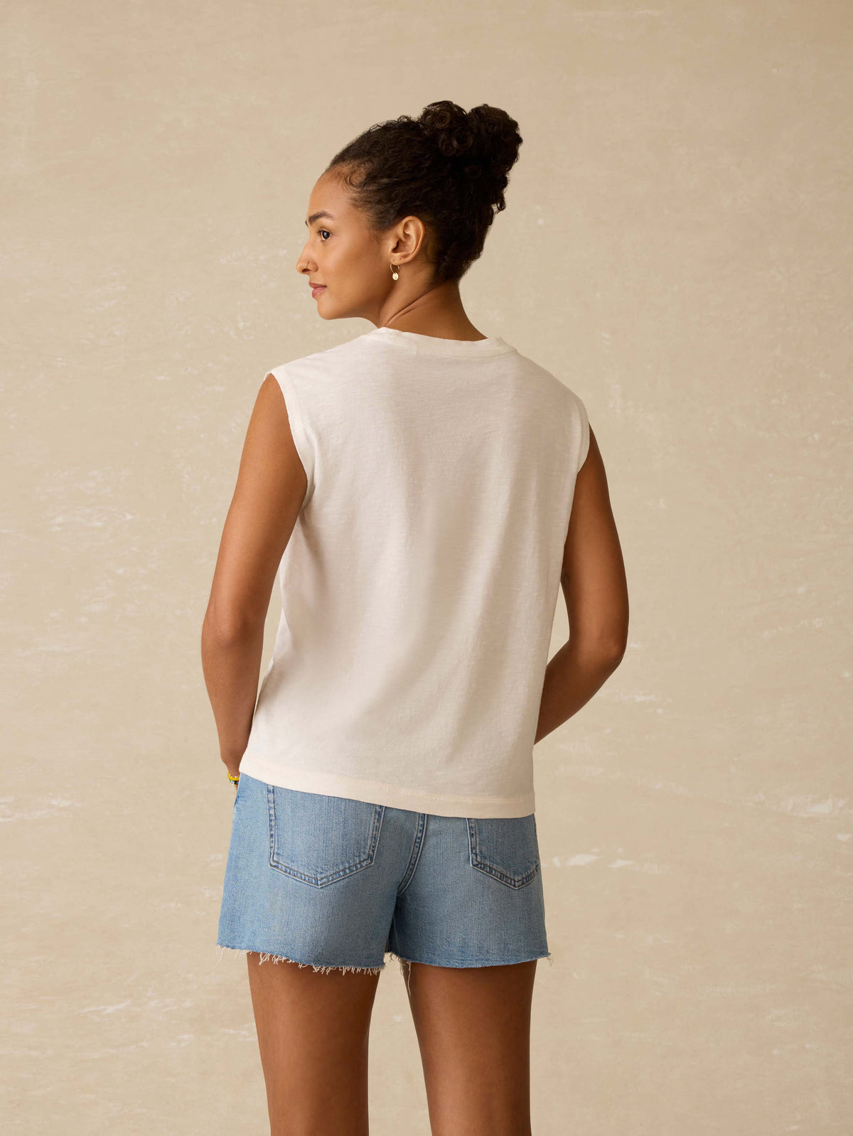 SU25-FAHERTY-WOMENS-WKU2530-WHT-SurfGhanaSunwashedMuscleTank-White_OM_BACK_CROP_1.jpg