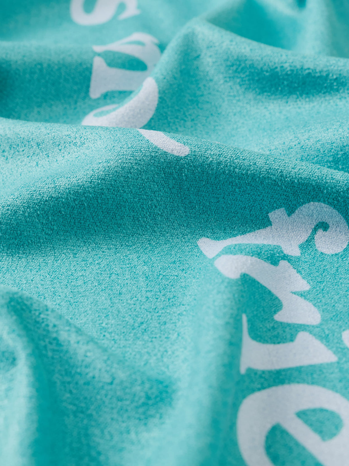 UAU2698-MUL_Faherty_x_Surfrider_x_Slowtide_Quick_Dry_Towel_LiD_DETAIL_1.jpg