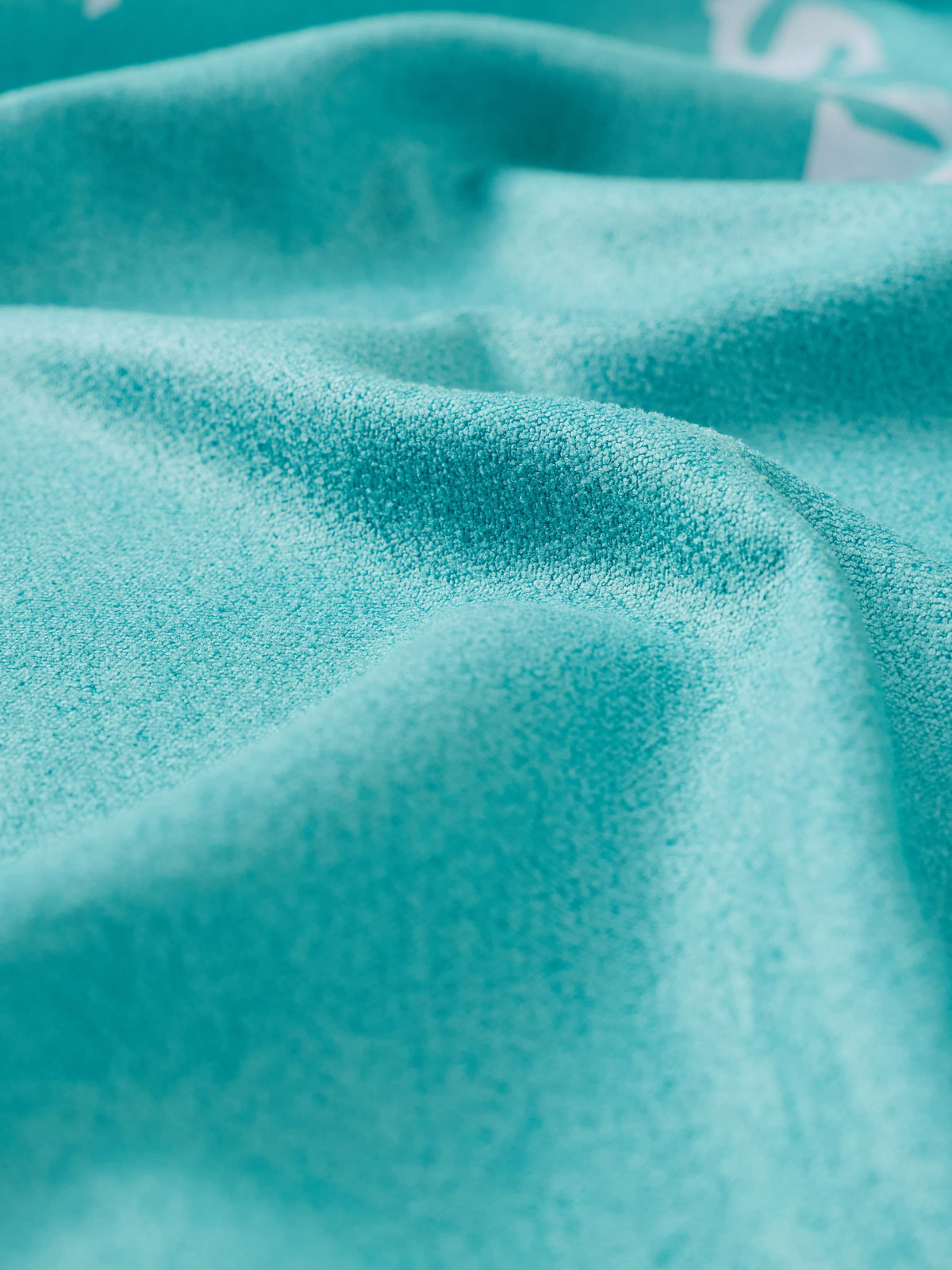 UAU2698-MUL_Faherty_x_Surfrider_x_Slowtide_Quick_Dry_Towel_LiD_DETAIL_2.jpg